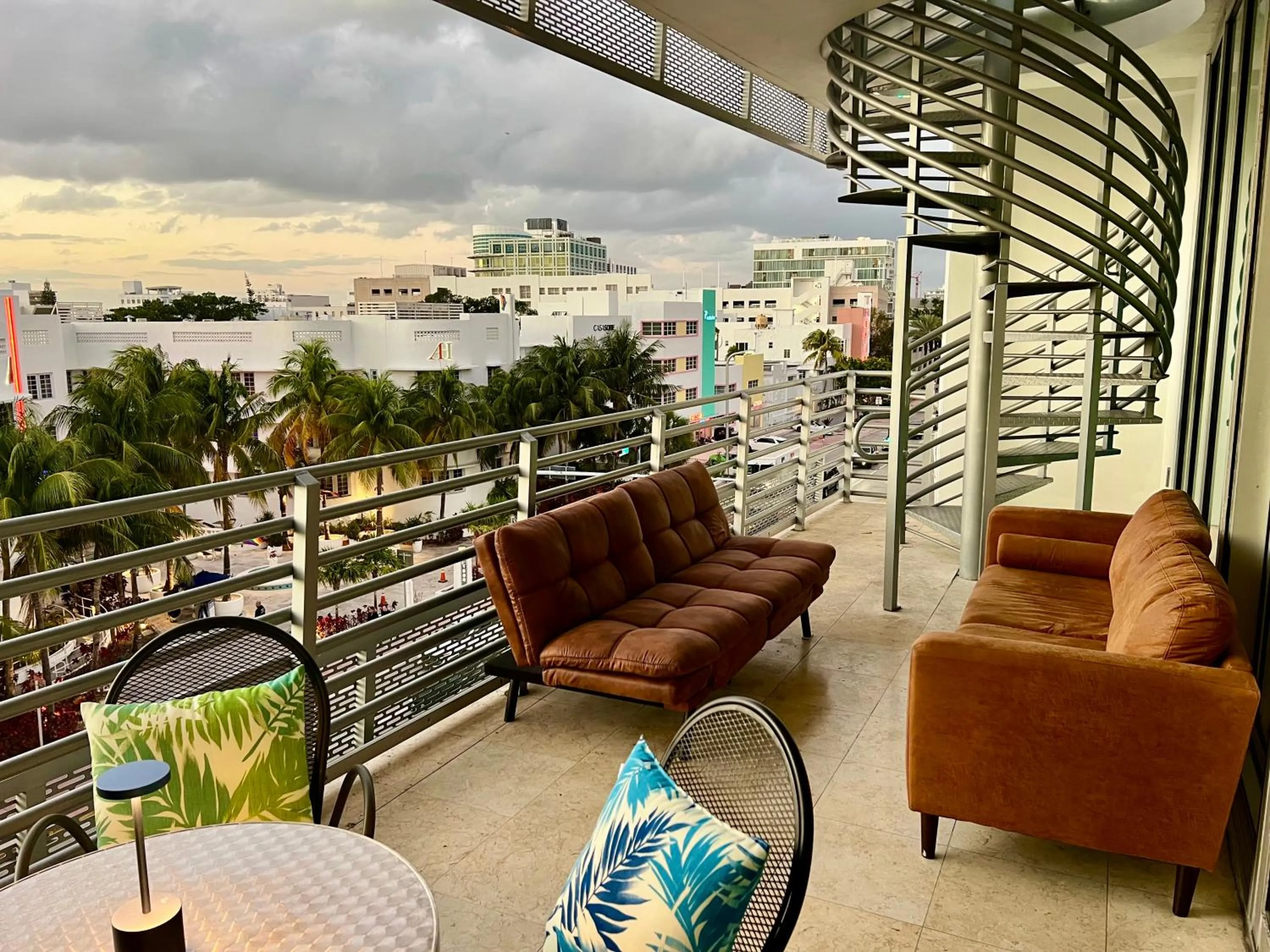 Day in Boutique Suites 3 min walk to beach