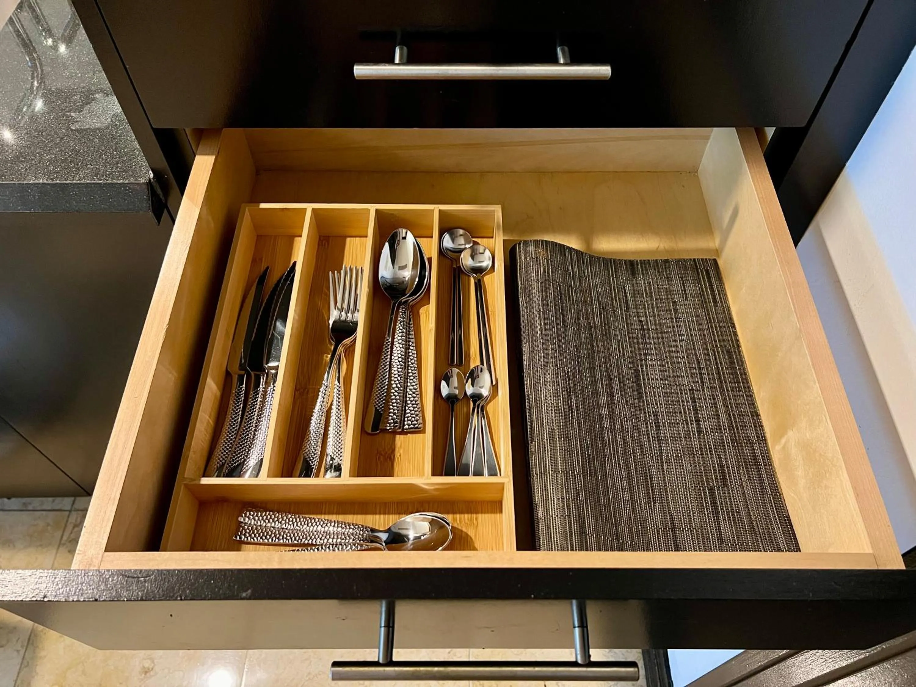 Kitchen or kitchenette in Boutique Suites 3 min walk to beach