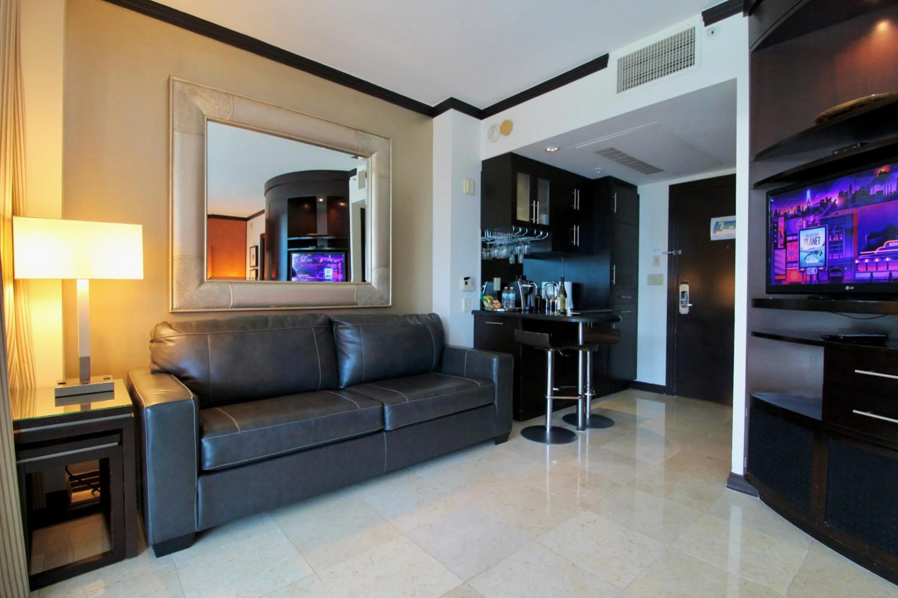 TV and multimedia in Boutique Suites 3 min walk to beach
