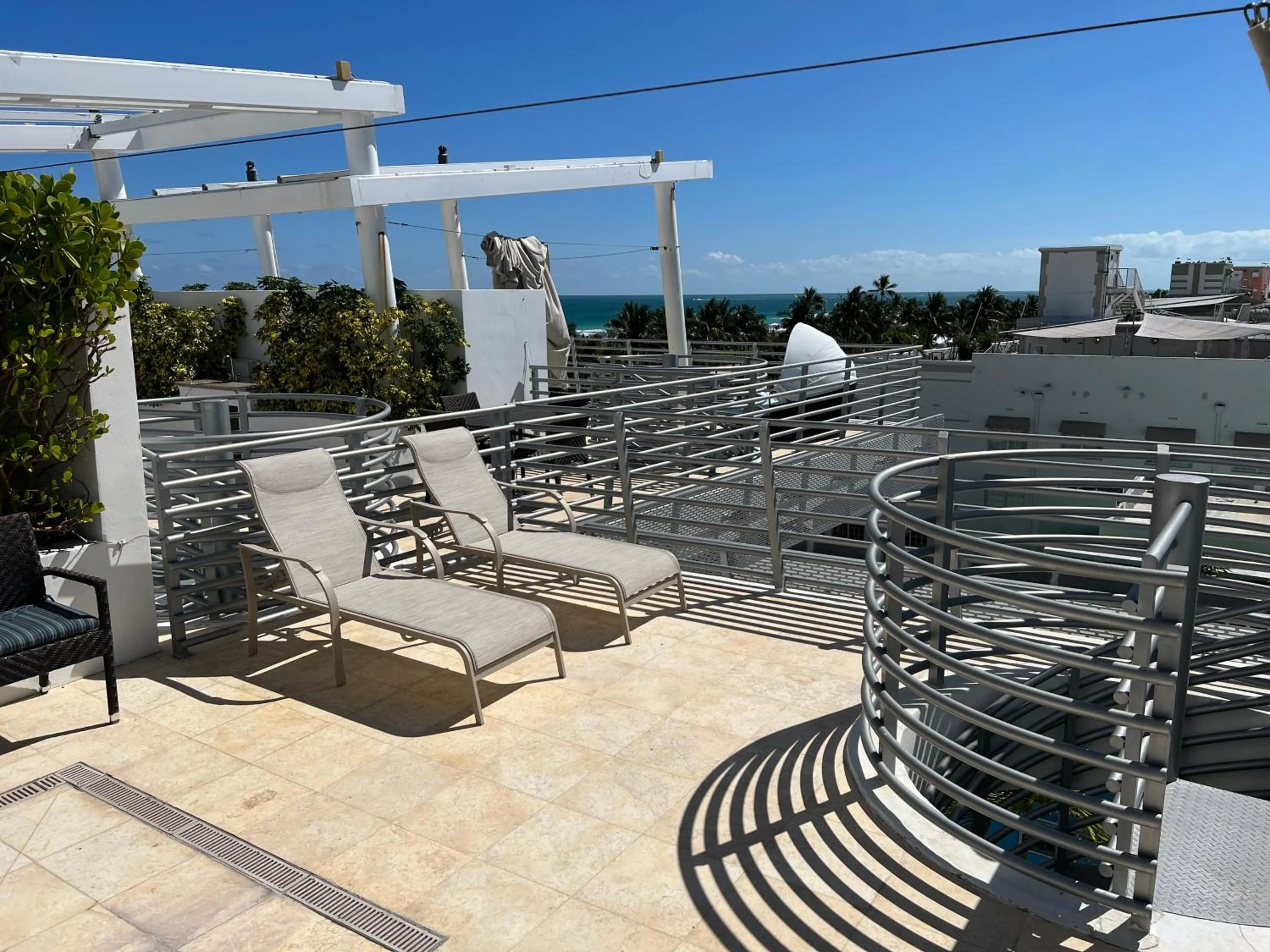 Day in Boutique Suites 3 min walk to beach