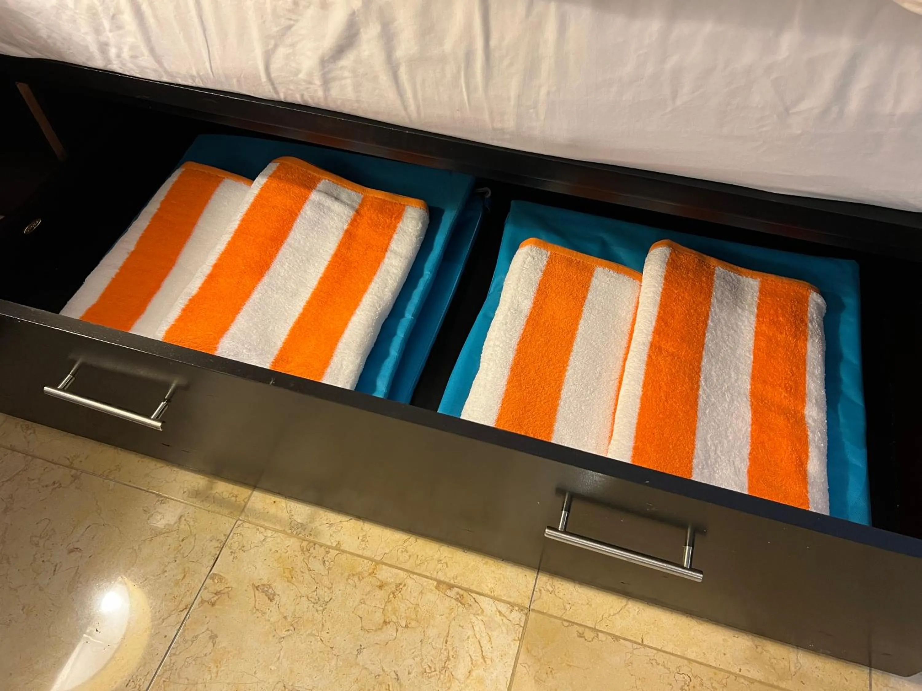 towels, Bed in Boutique Suites 3 min walk to beach