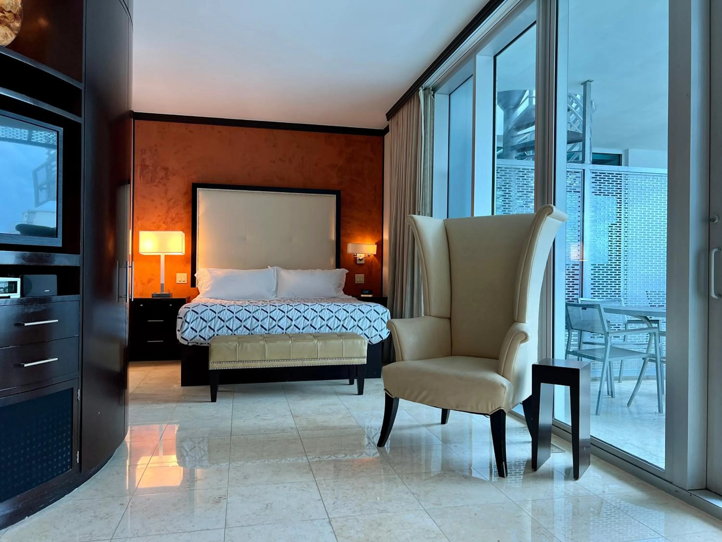 TV and multimedia, Bed in Boutique Suites 3 min walk to beach