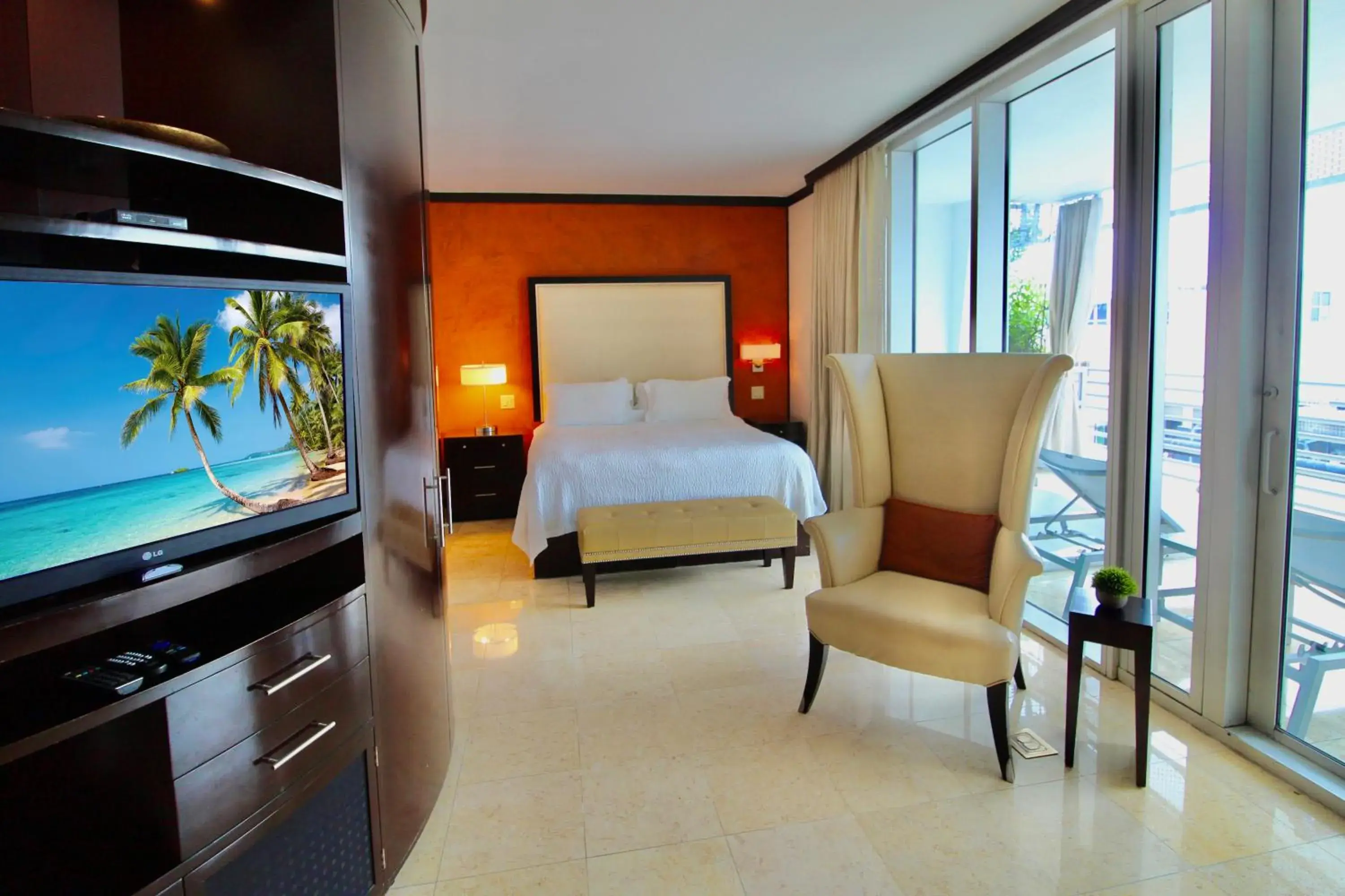 King Suite with Spa Bath in Boutique Suites 3 min walk to beach King Suite with Spa Bath in Boutique Suites 3 min walk to beach