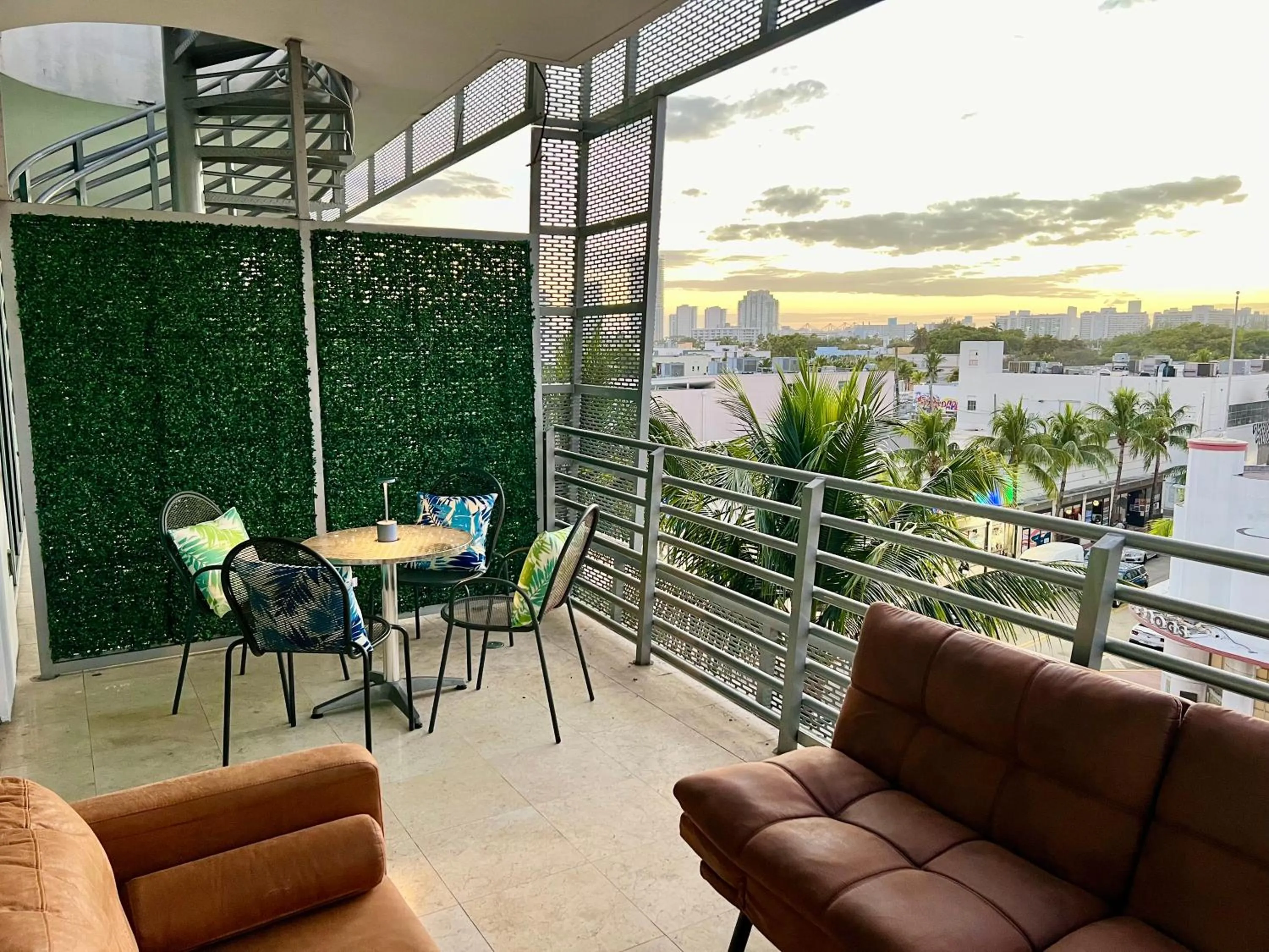 Day in Boutique Suites 3 min walk to beach