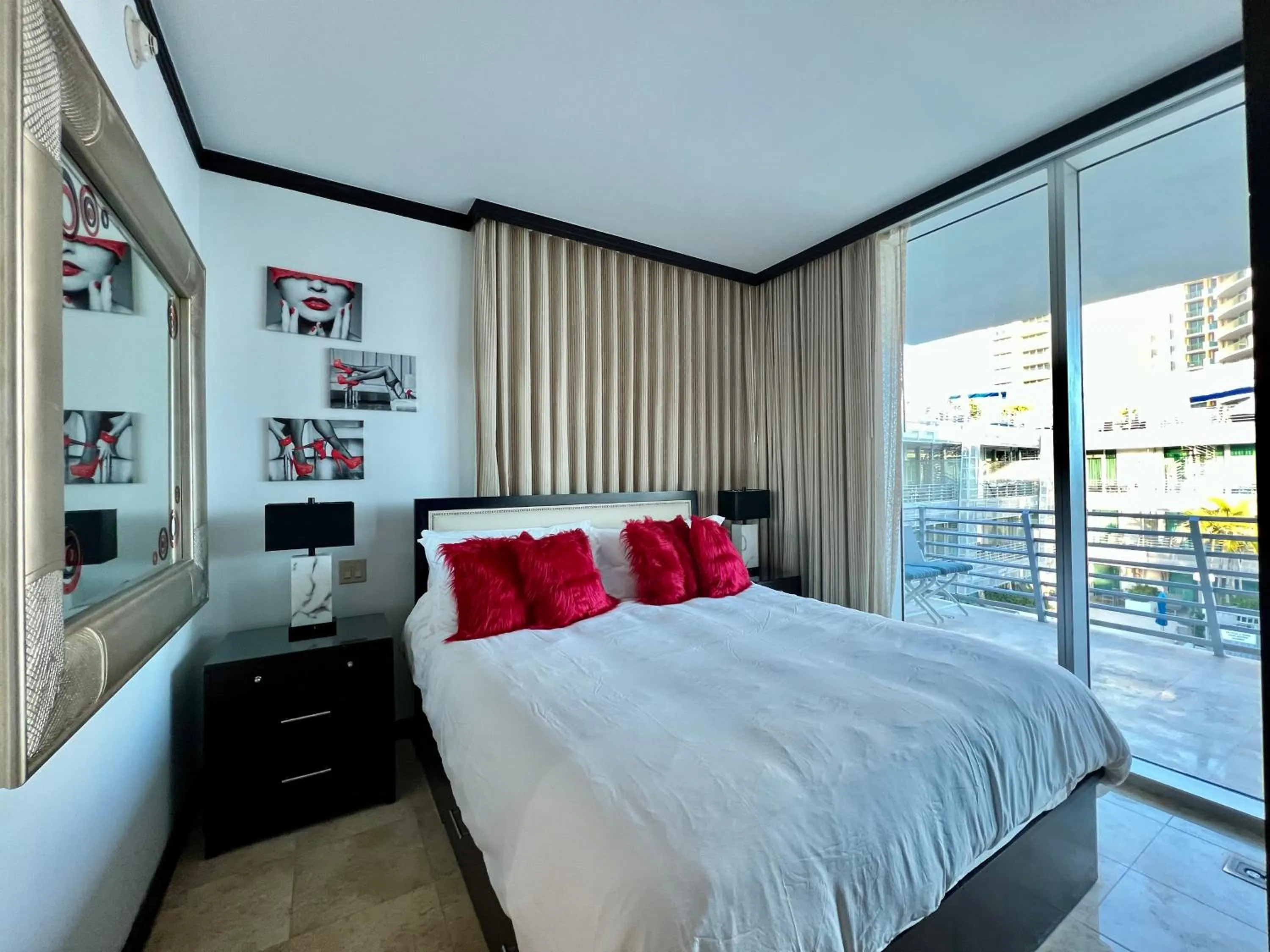 Bed in Boutique Suites 3 min walk to beach