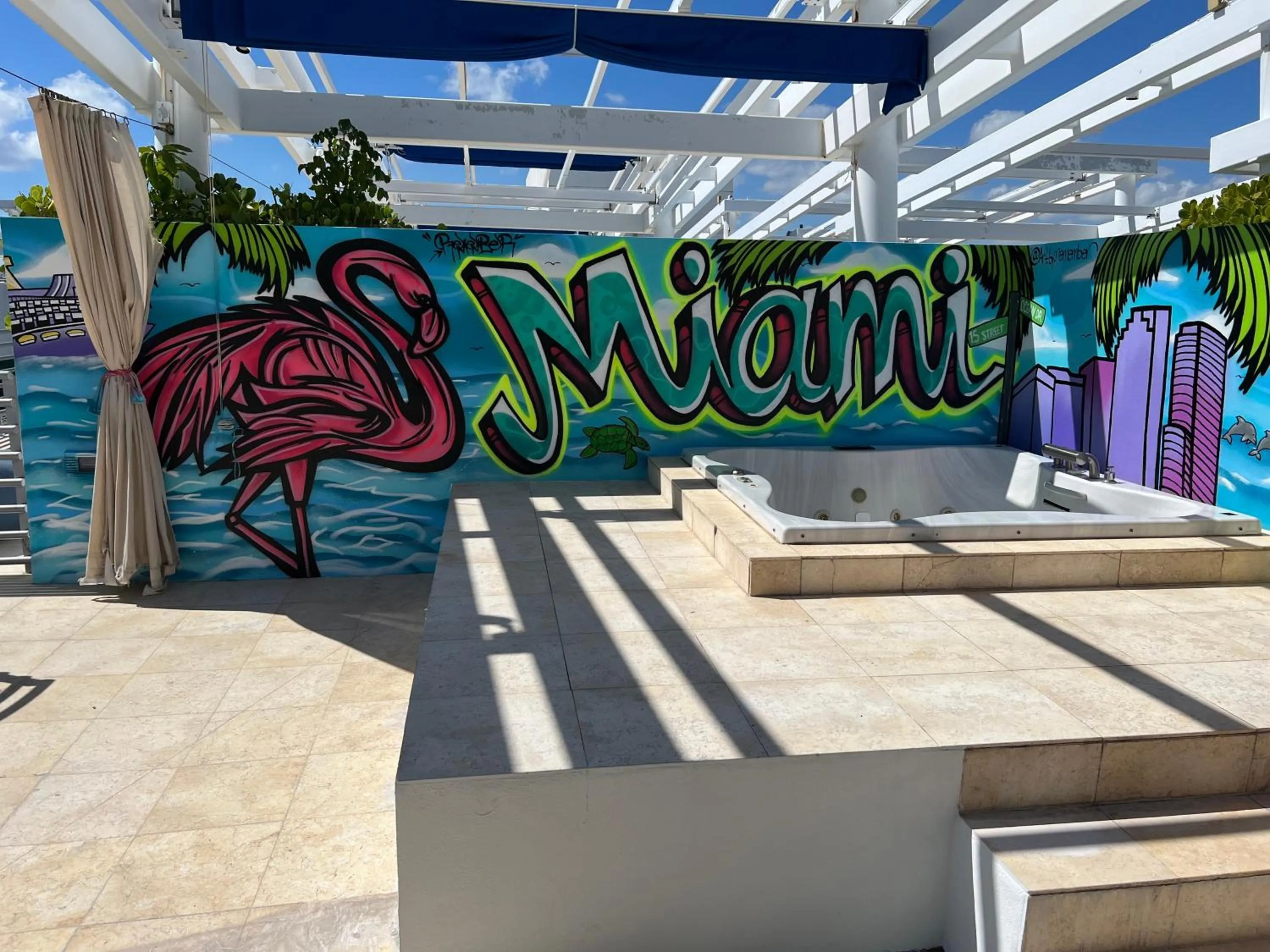 Day in Boutique Suites 3 min walk to beach