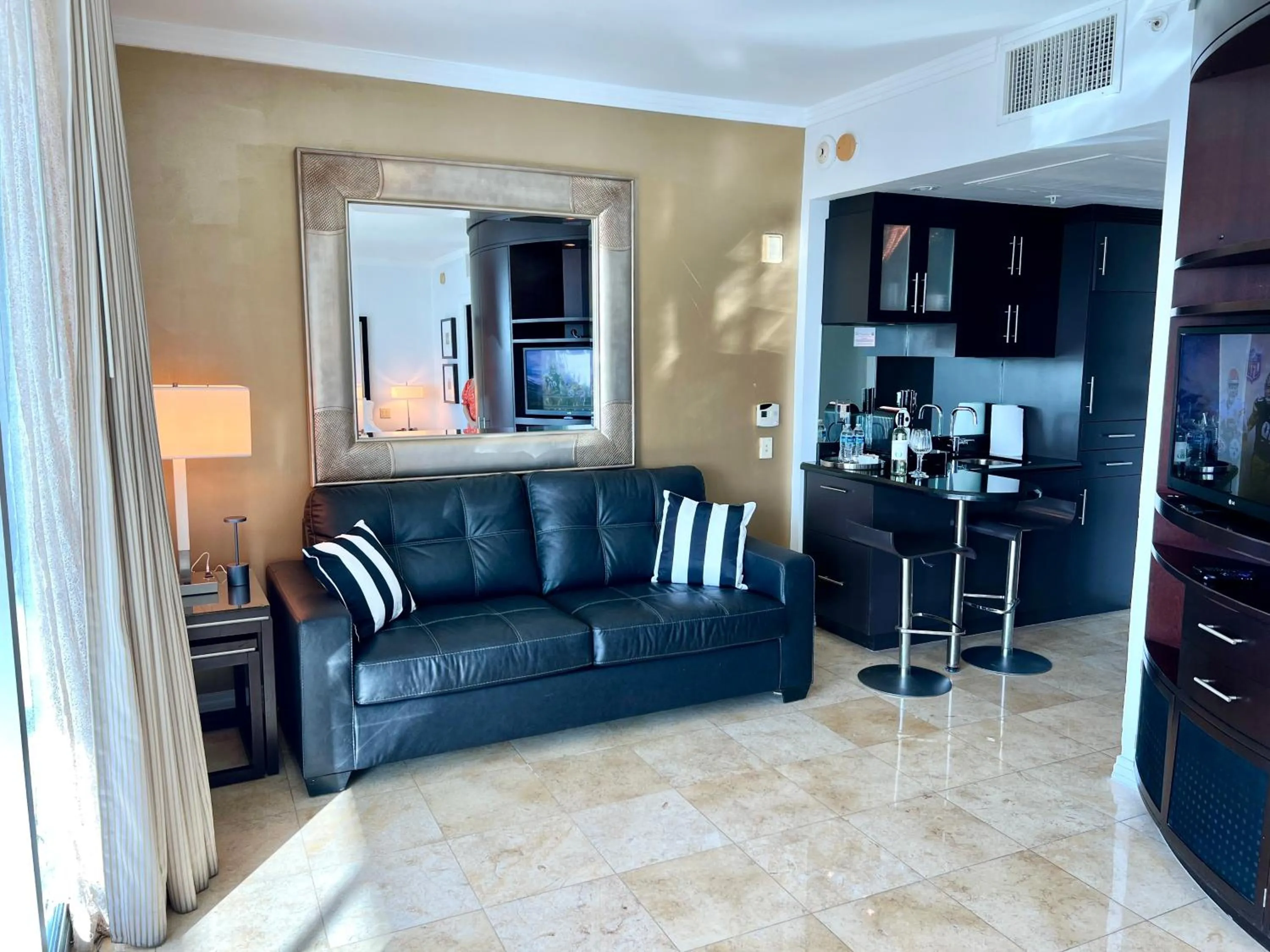 Kitchen or kitchenette in Boutique Suites 3 min walk to beach