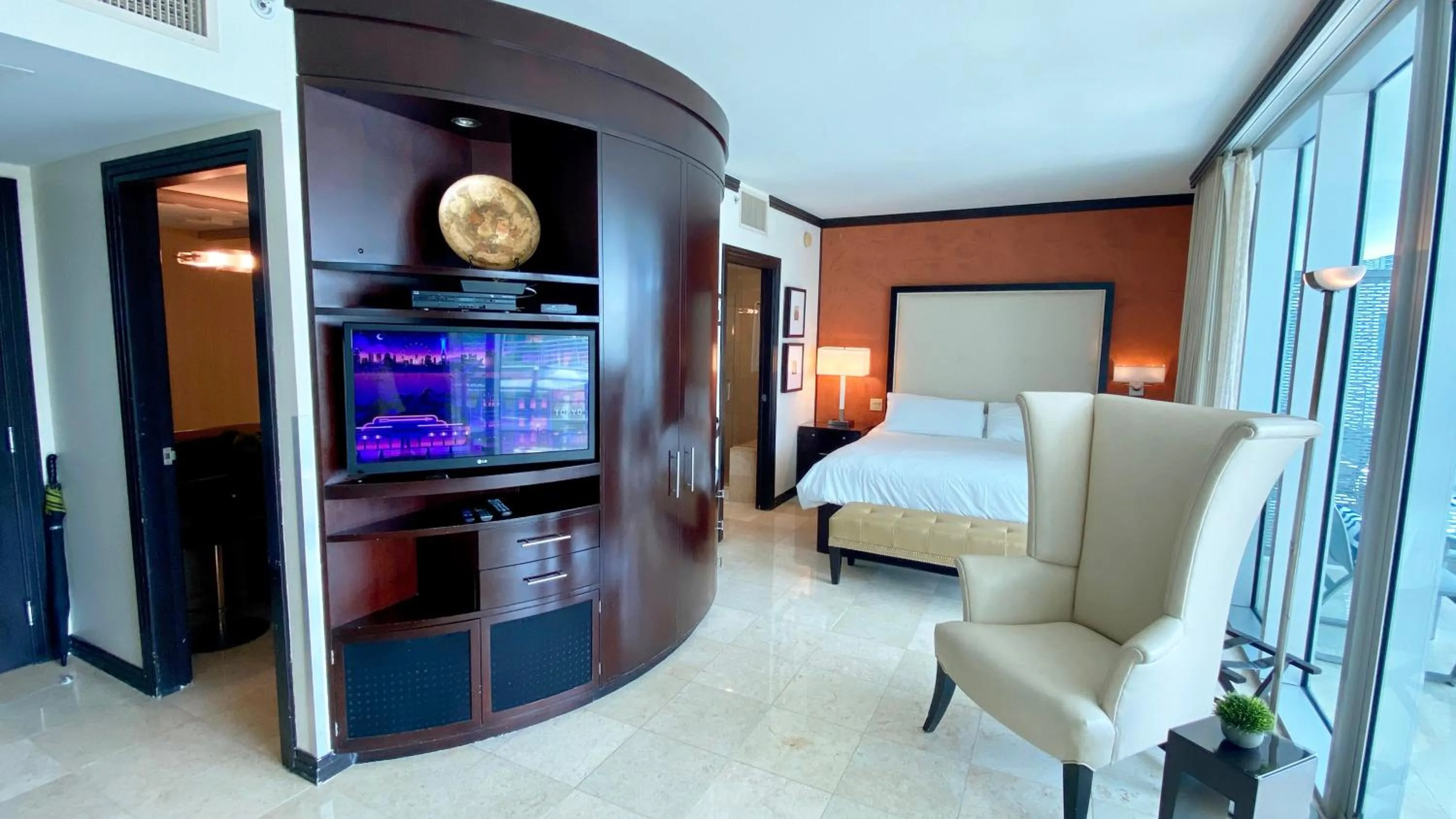 TV and multimedia in Boutique Suites 3 min walk to beach