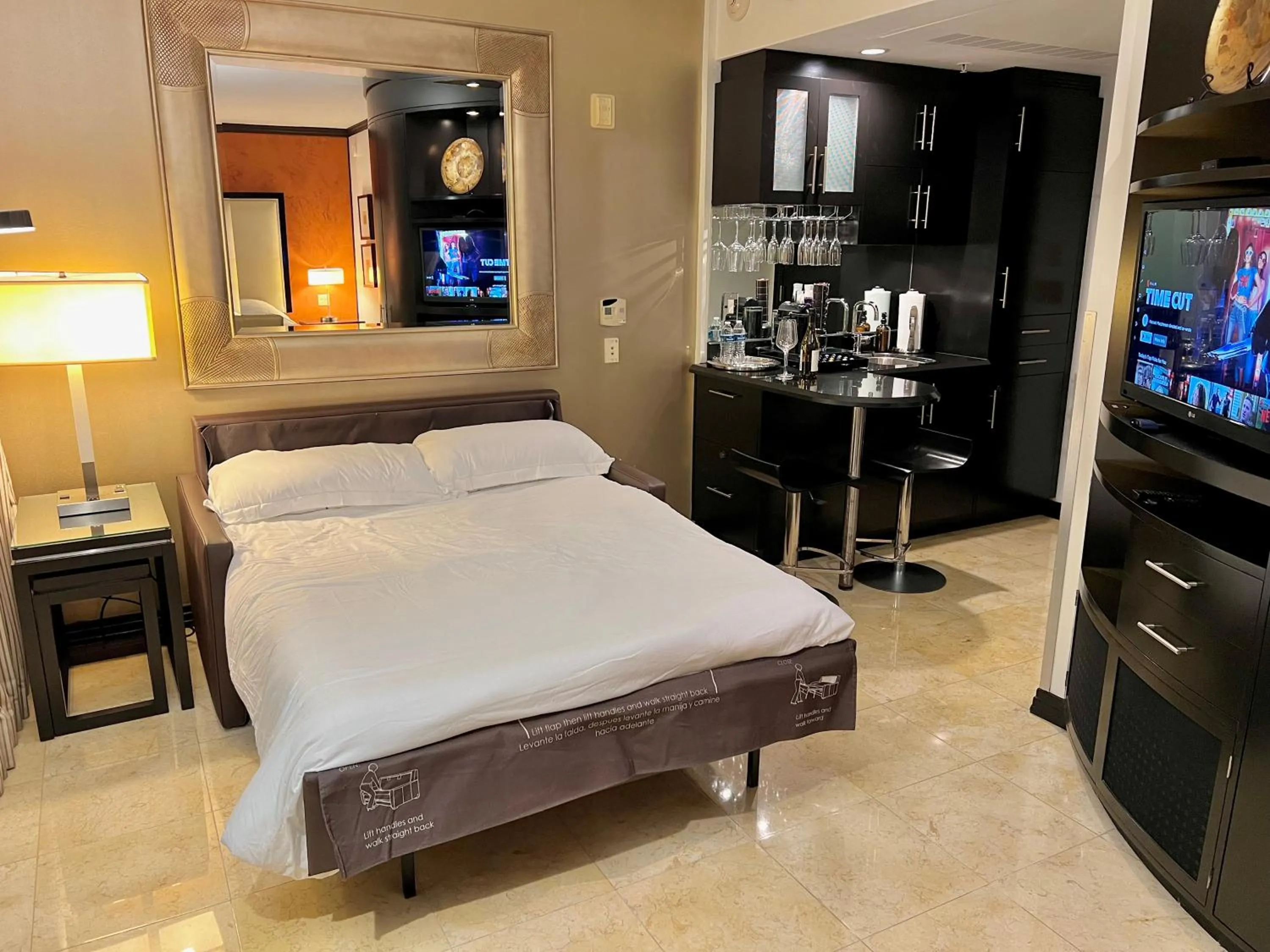 Bed in Boutique Suites 3 min walk to beach