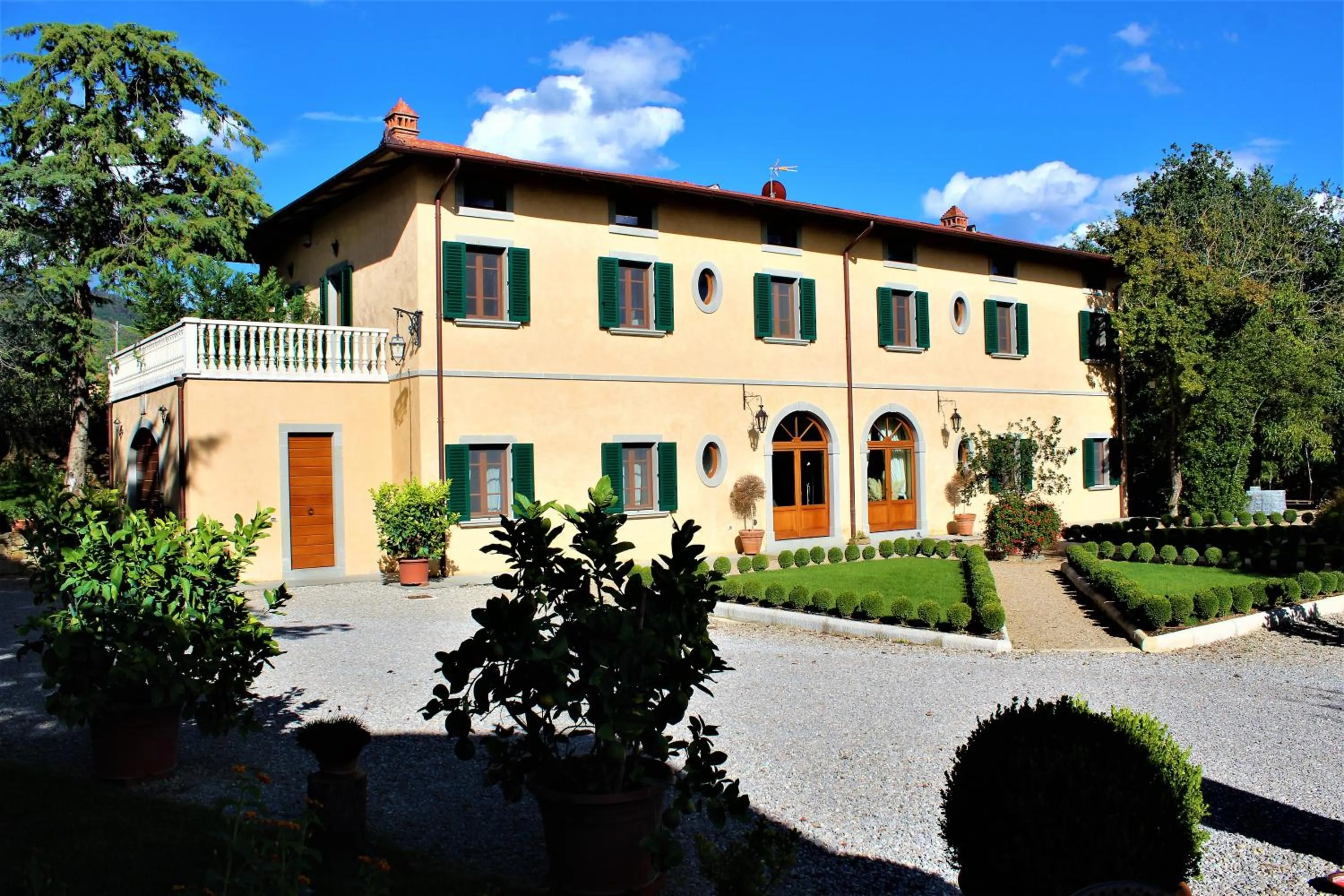 Facade/entrance in La Cantina Relais - Fattoria Il Cipresso