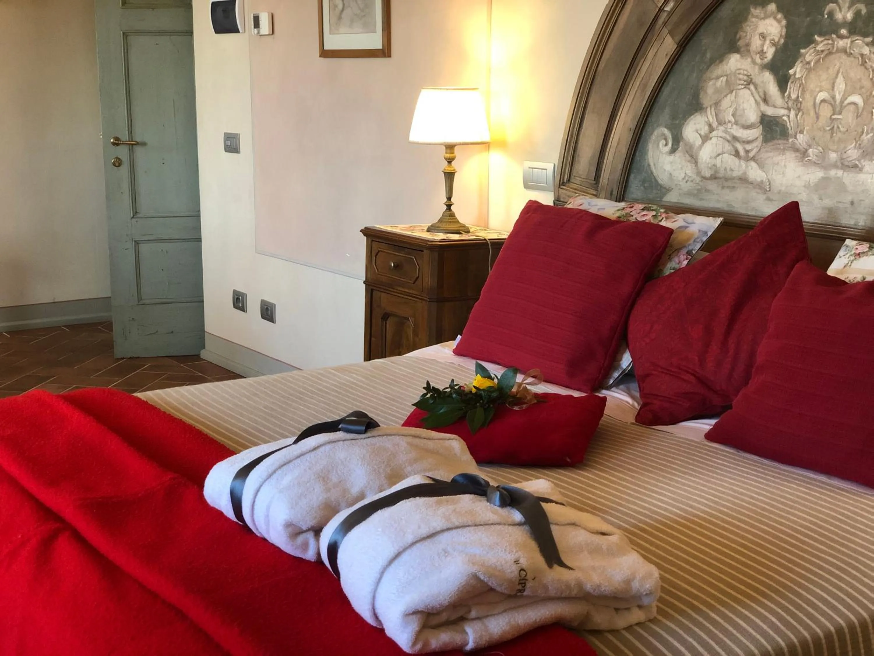 Bedroom, Bed in La Cantina Relais - Fattoria Il Cipresso