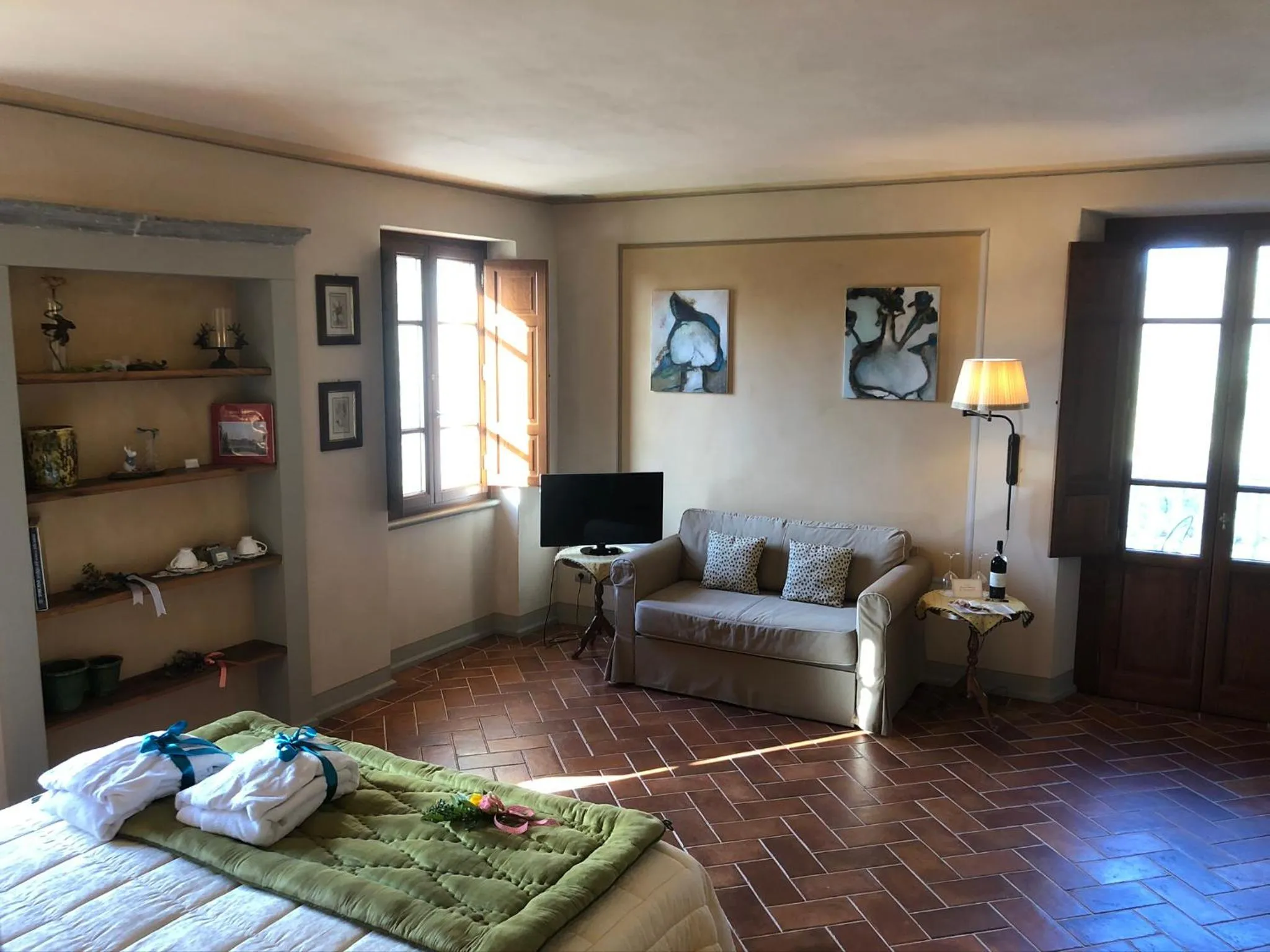 Seating area in La Cantina Relais - Fattoria Il Cipresso