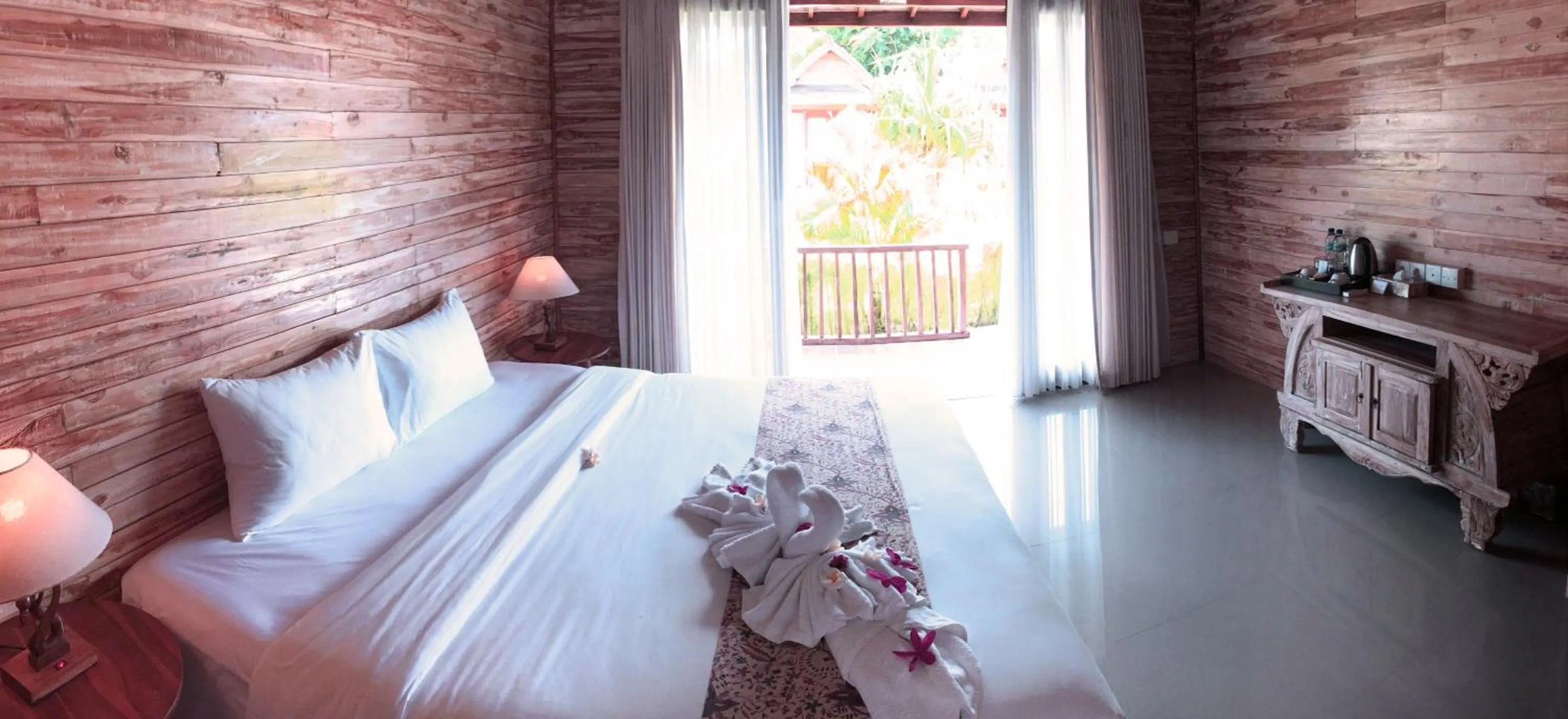 Bedroom, Bed in Maruti Beach Club