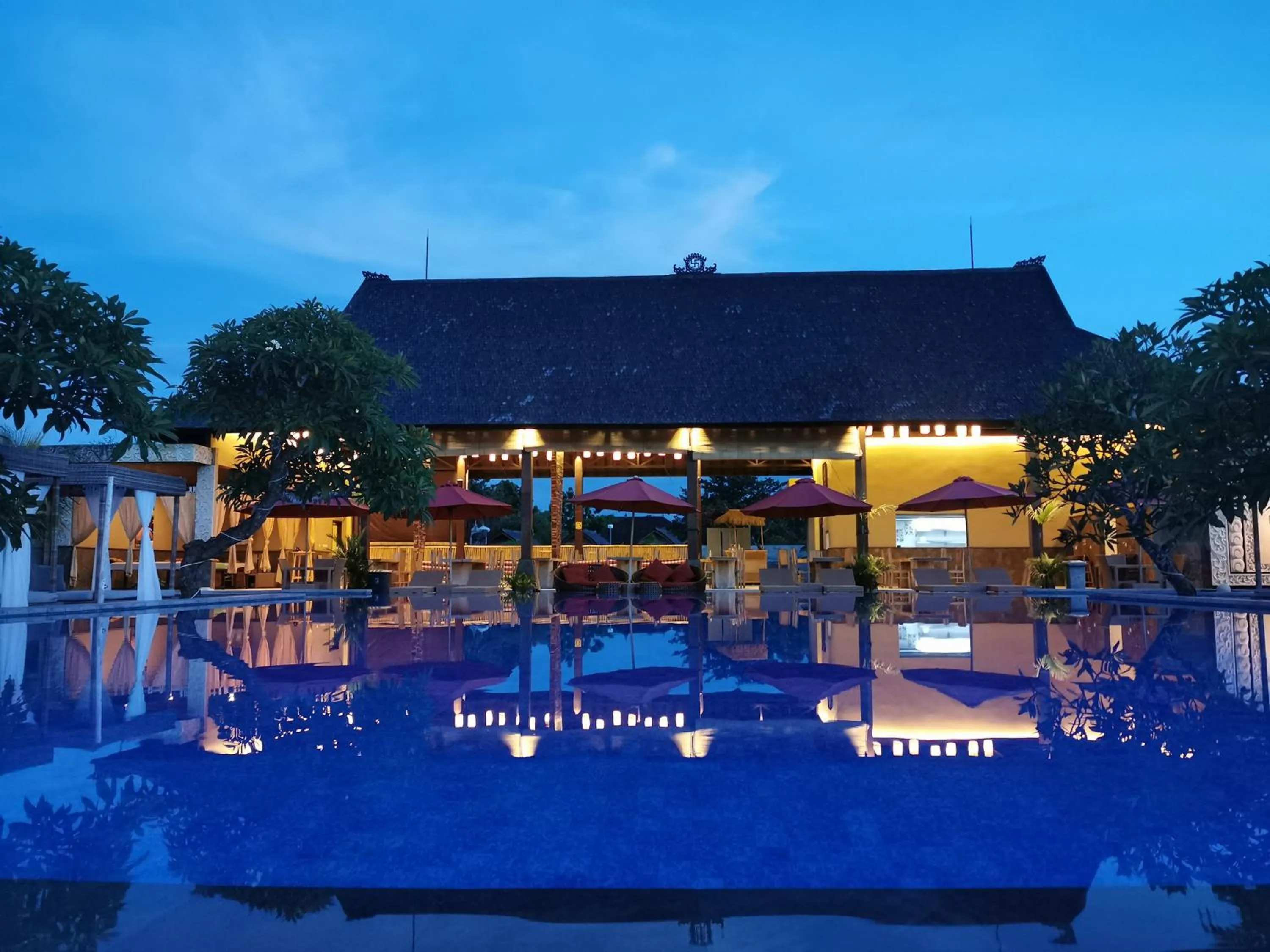 Swimming pool in Maruti Beach Club