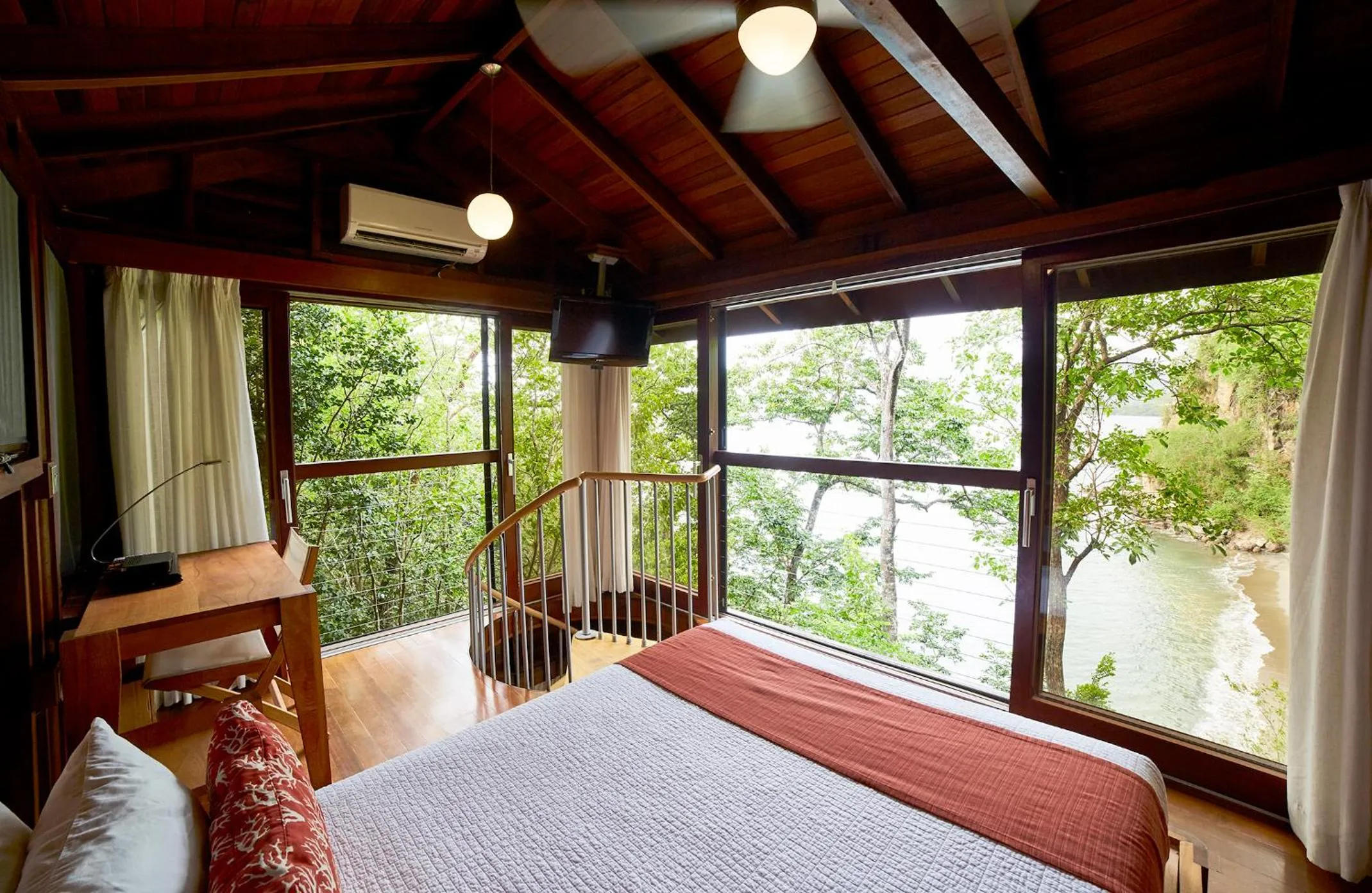Bedroom, Bed in Secret Bay
