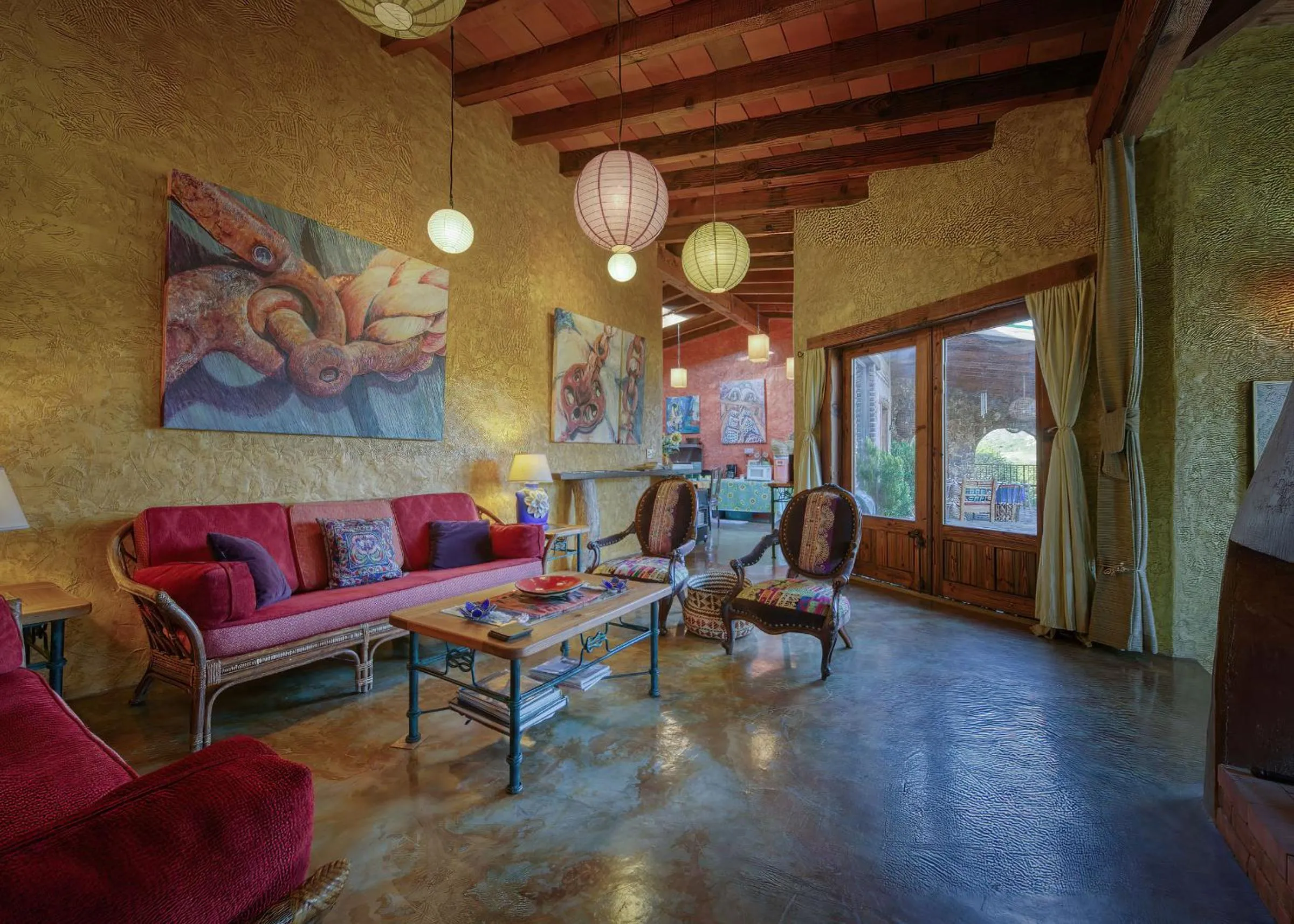 Communal lounge/ TV room in Quinta Maria en la Ruta del Vino