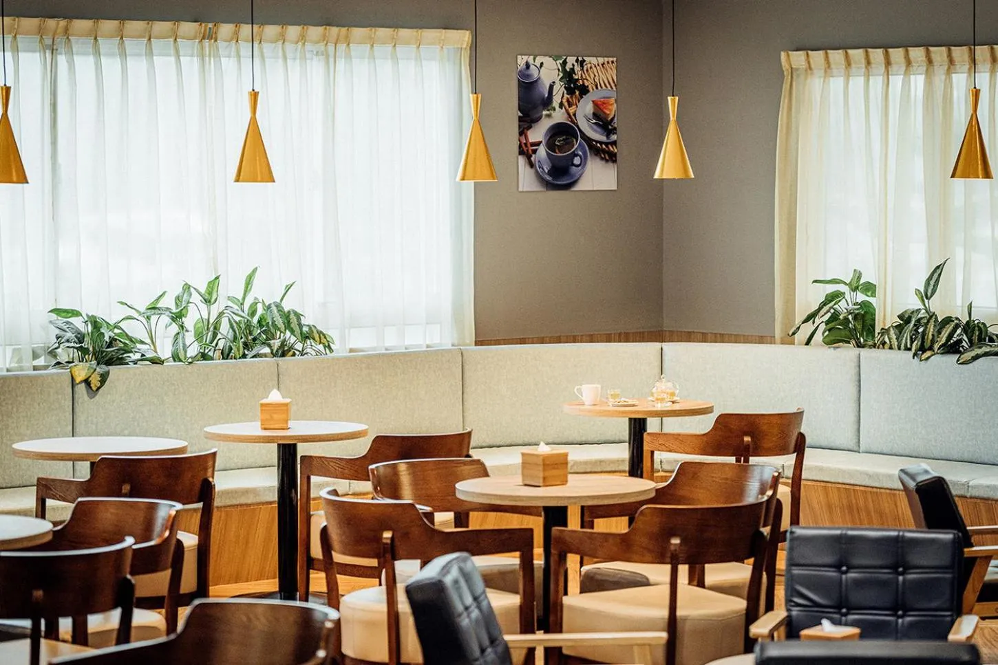 Restaurant/places to eat in TH Hotel