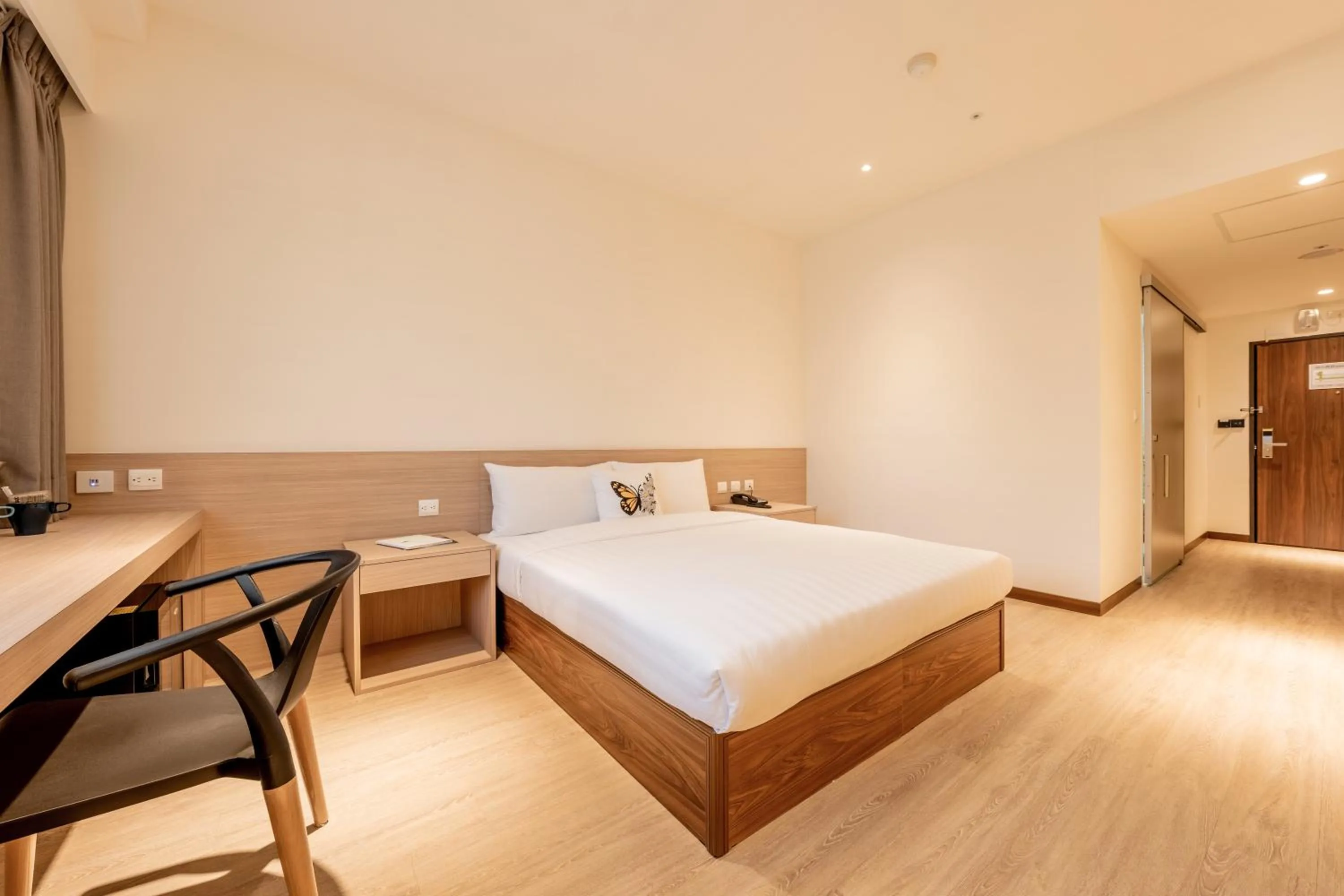 Photo of the whole room, Bed in TH Hotel