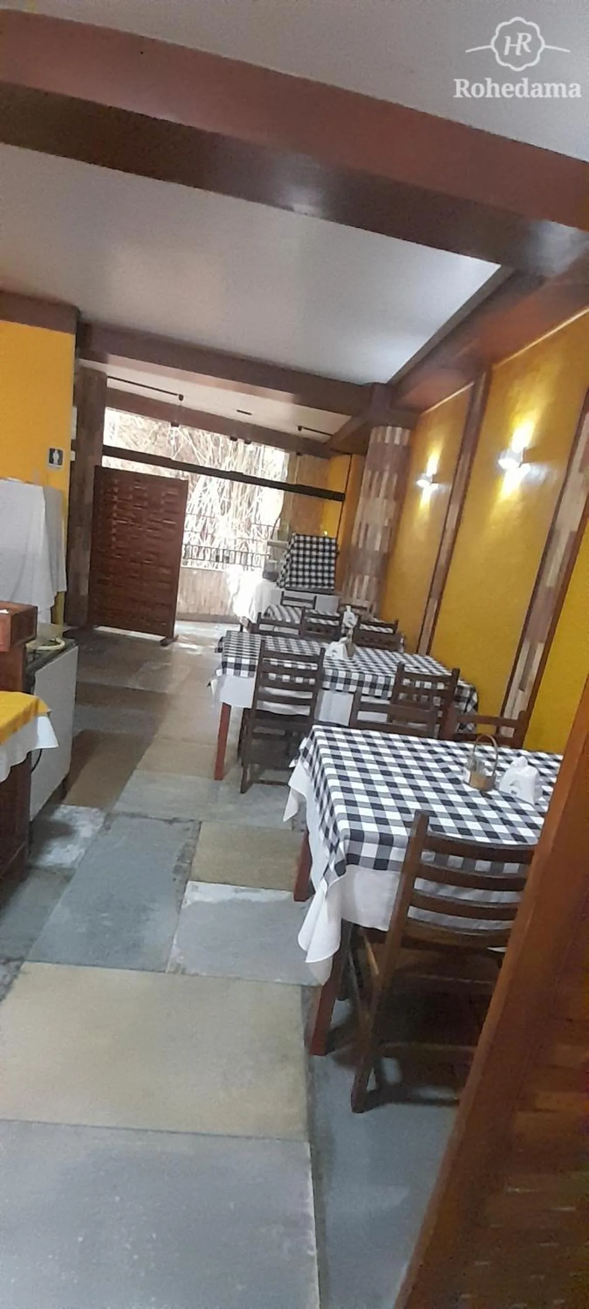 Restaurant/places to eat in Rohedama Hotel