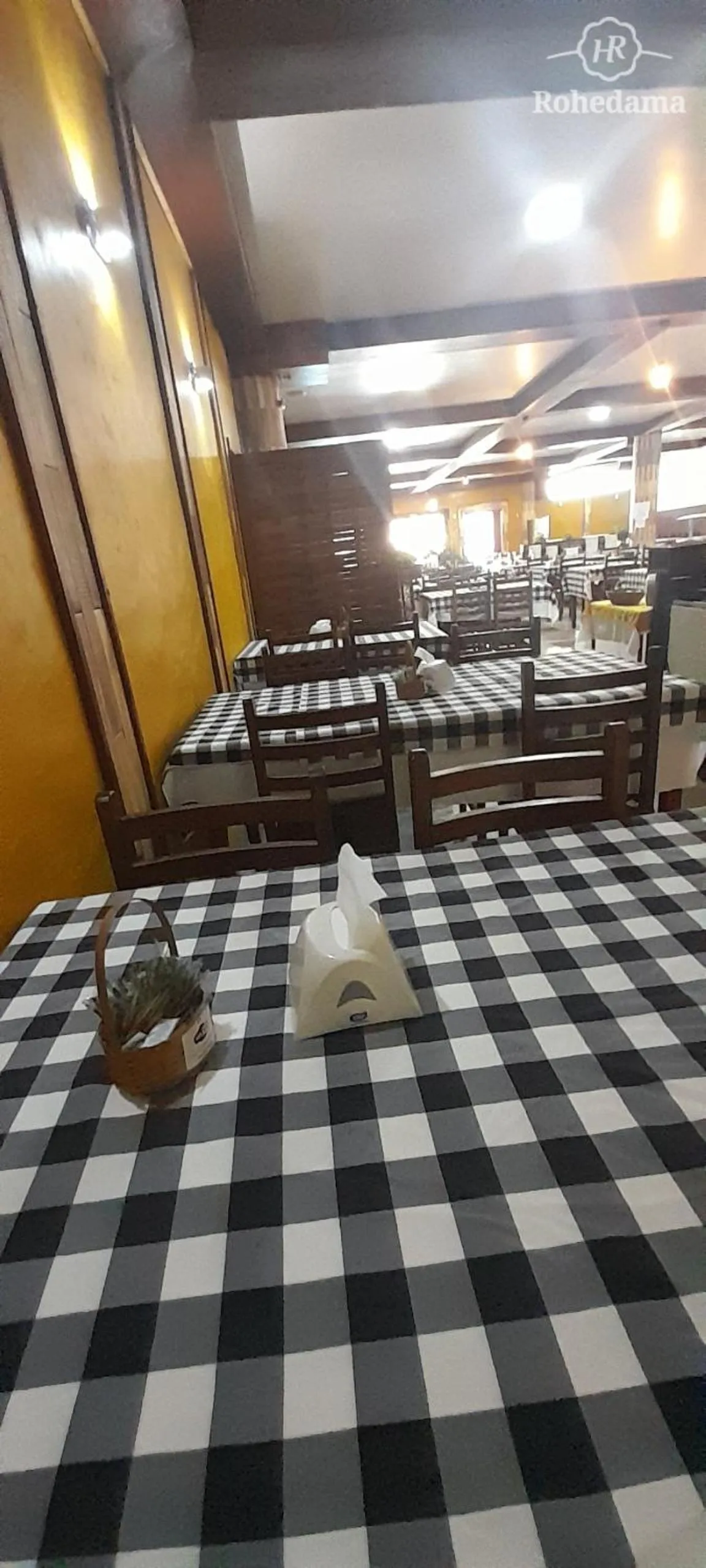 Restaurant/places to eat in Rohedama Hotel