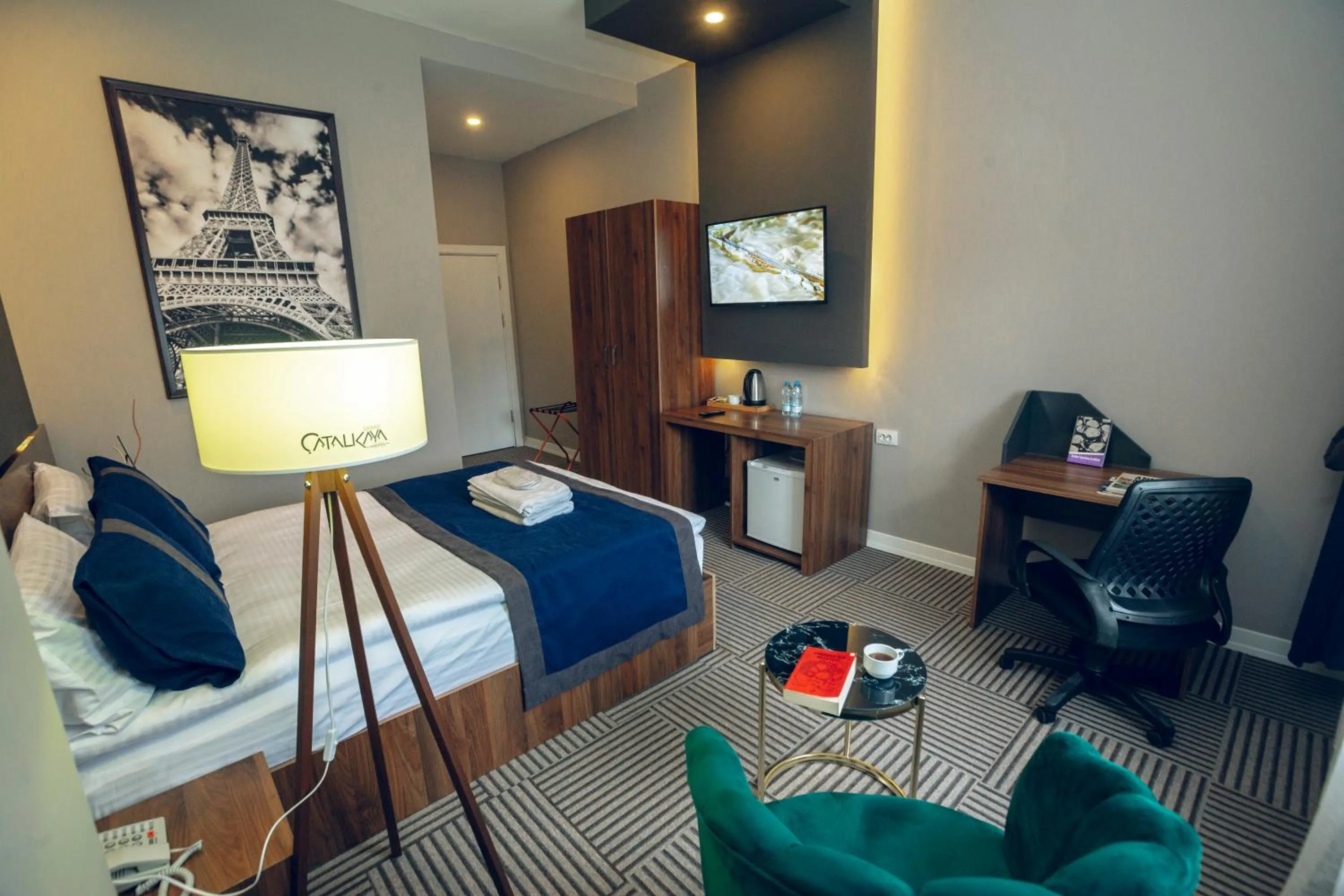 Living room, Bed in Grand Catalkaya Hotel