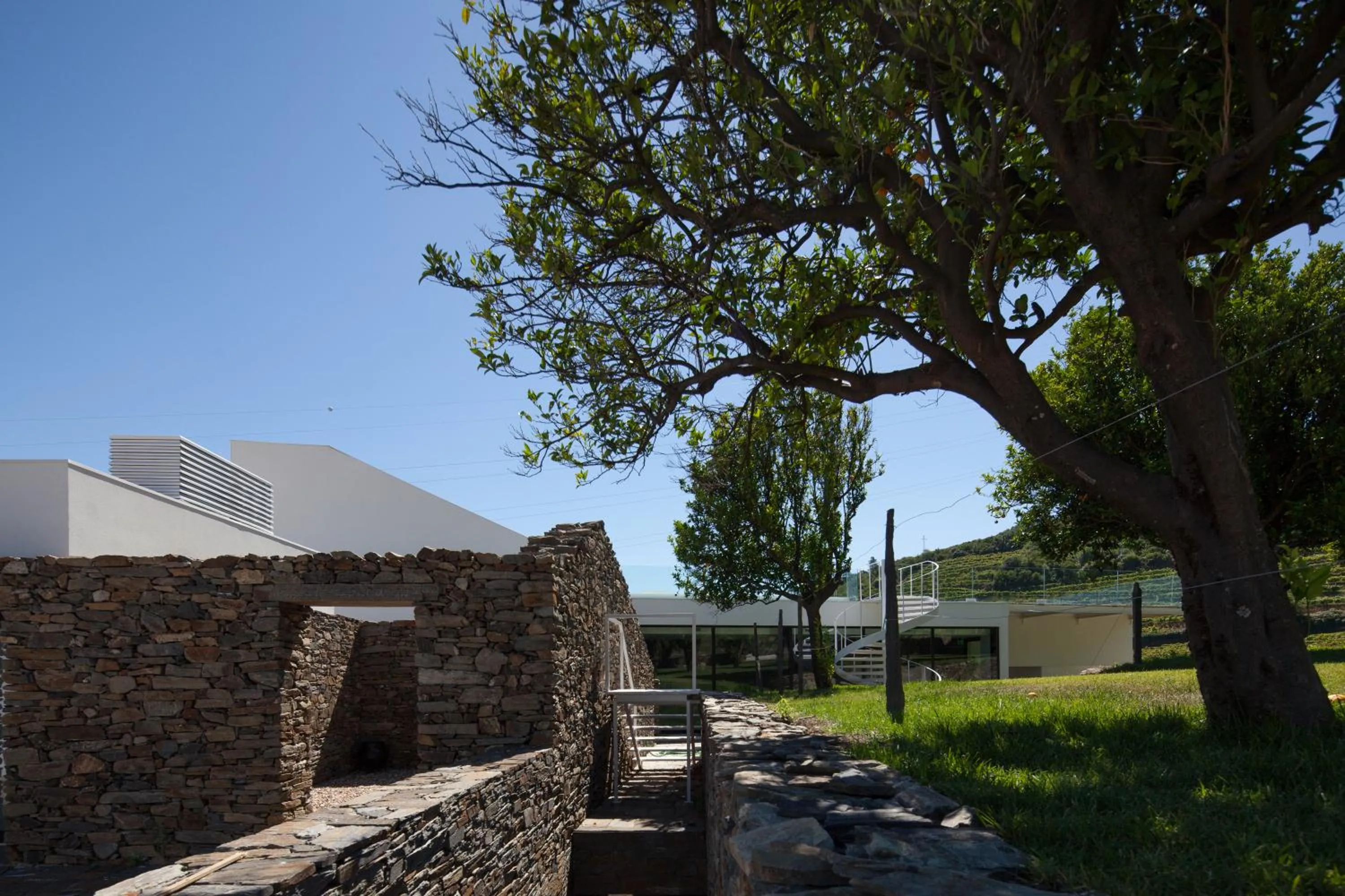 Facade/entrance in Quinta De Casaldronho Wine Hotel