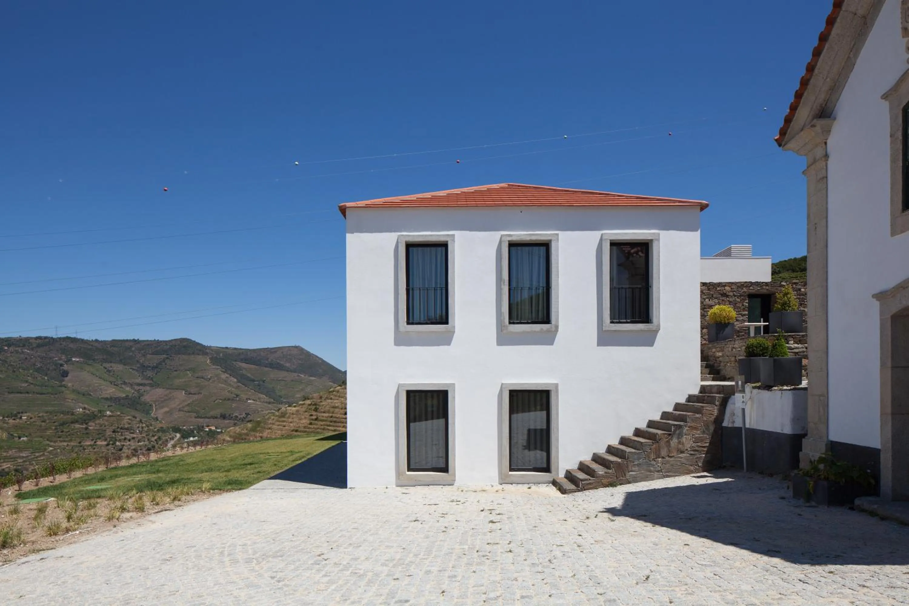 Facade/entrance in Quinta De Casaldronho Wine Hotel
