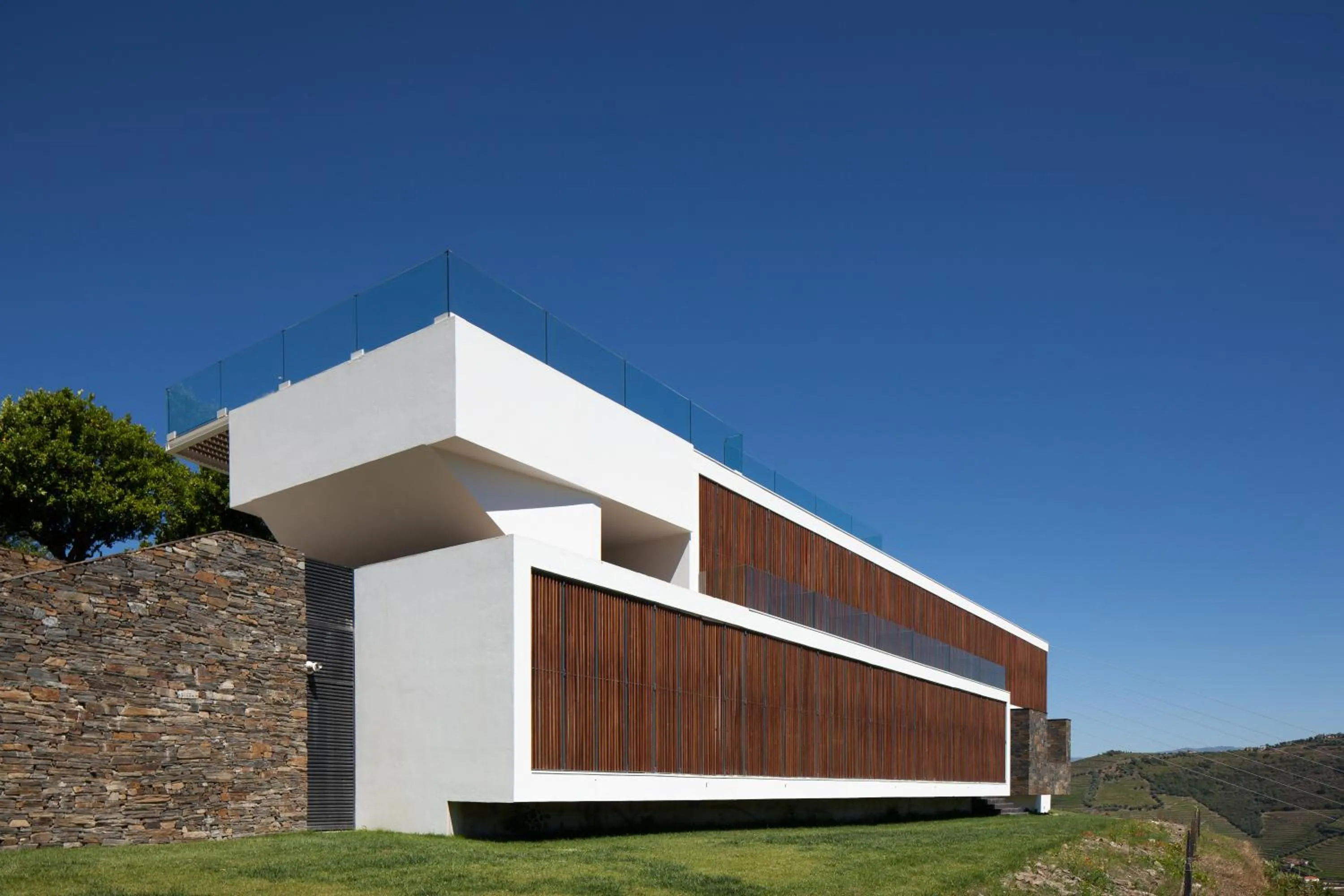 Facade/entrance in Quinta De Casaldronho Wine Hotel