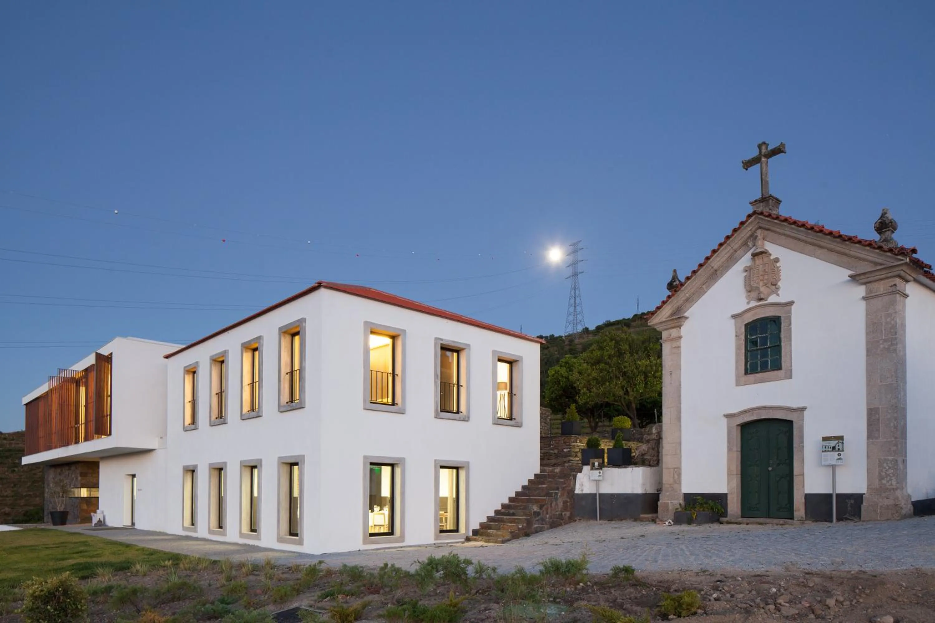 Property building in Quinta De Casaldronho Wine Hotel