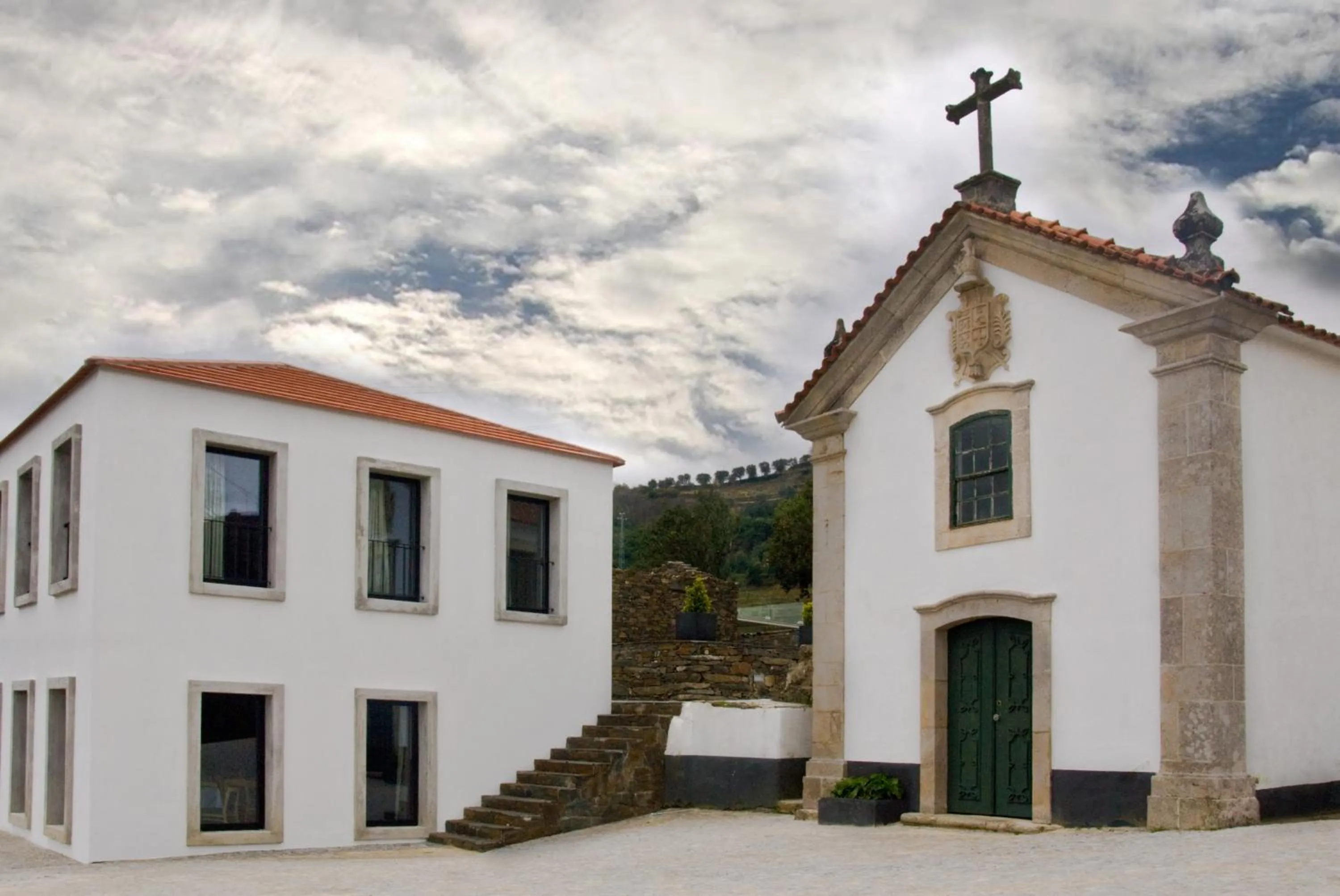 Facade/entrance in Quinta De Casaldronho Wine Hotel