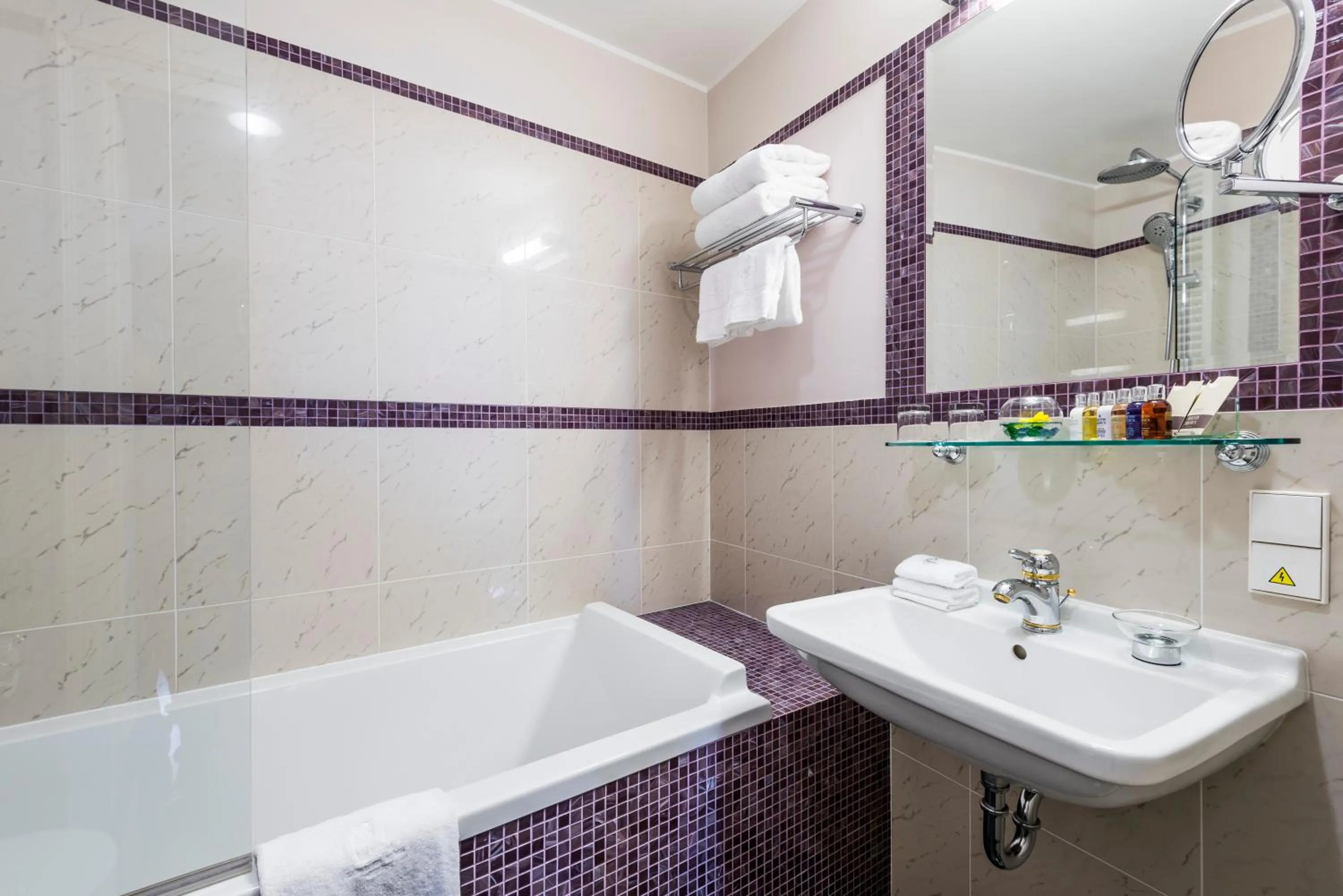 Bathroom in Golden Well