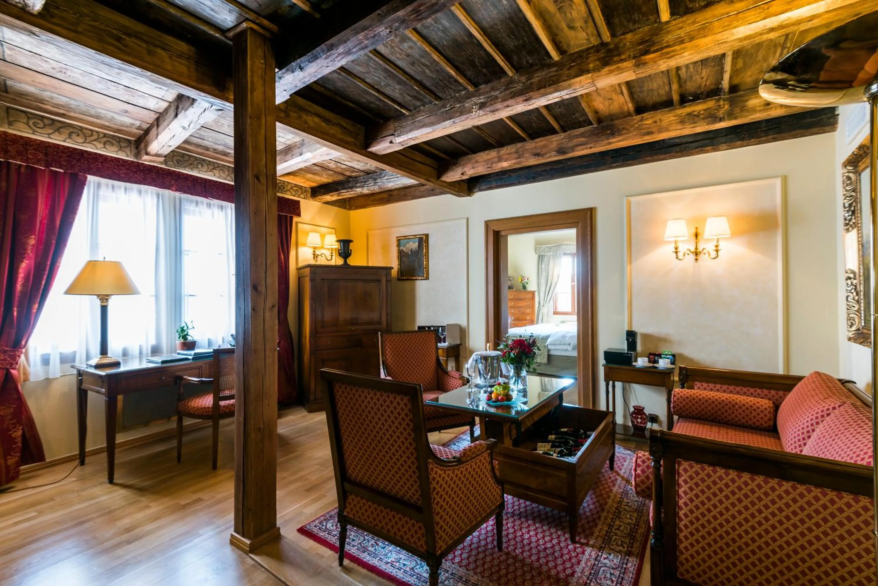 Living room in Golden Well