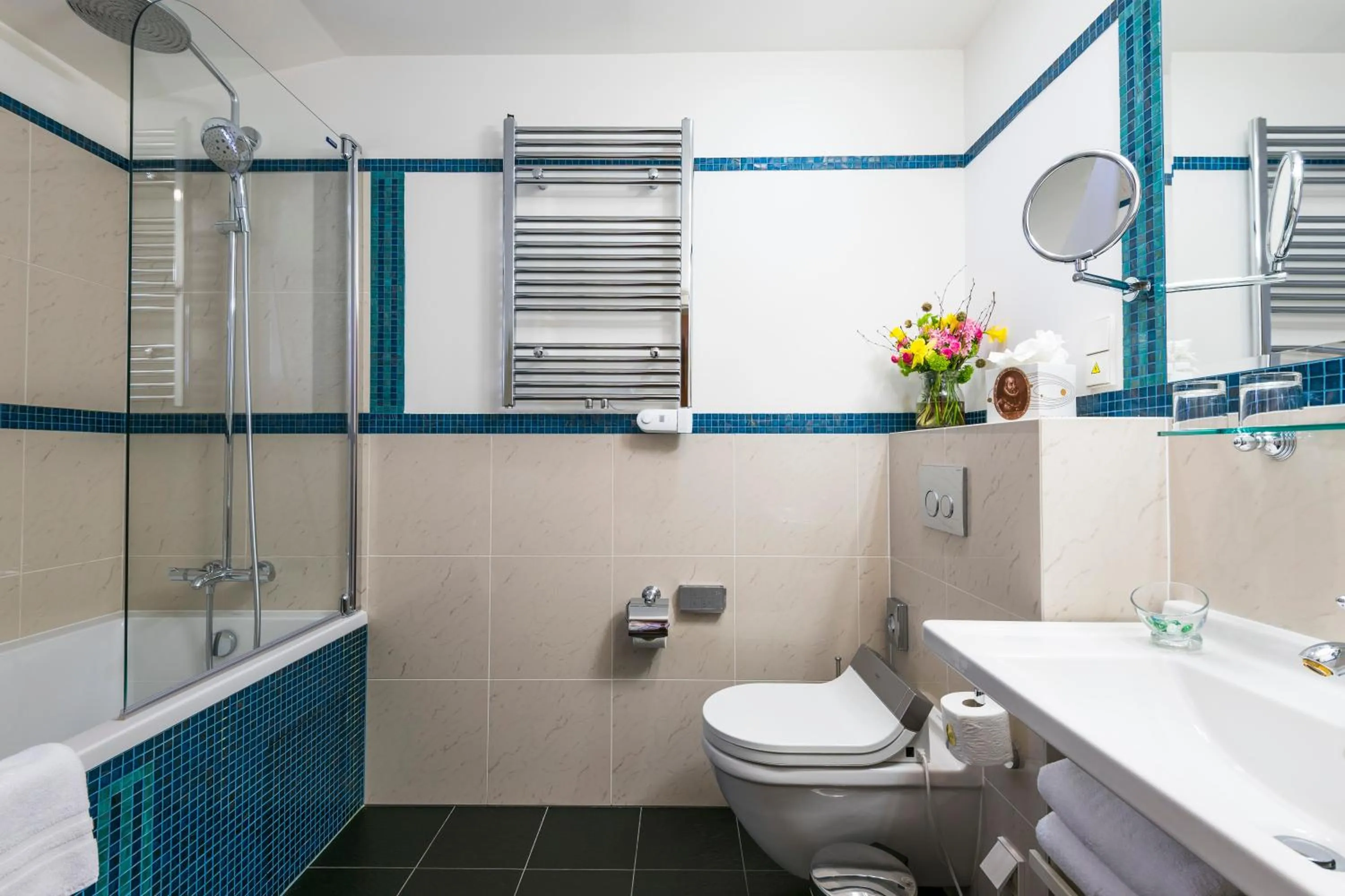 Bathroom in Golden Well