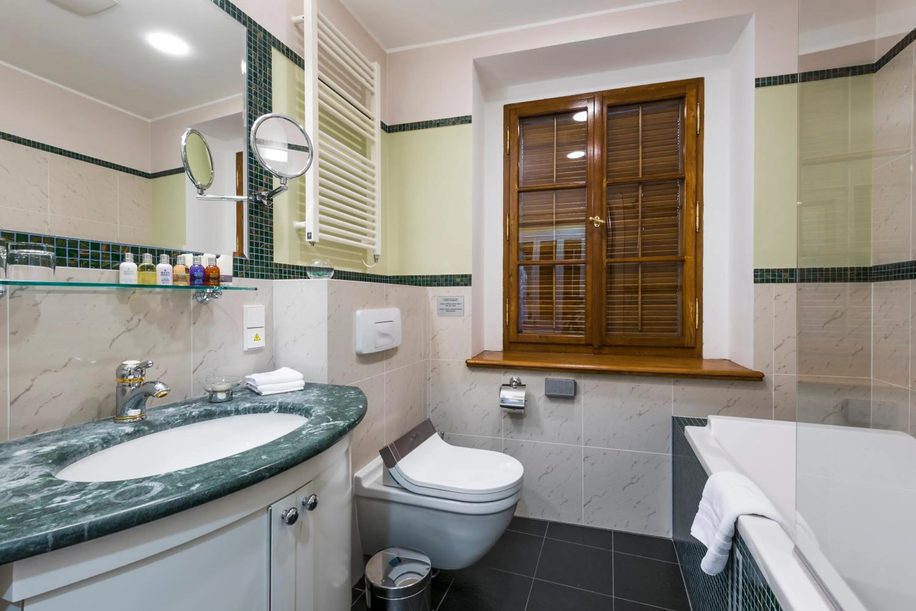 Bathroom in Golden Well