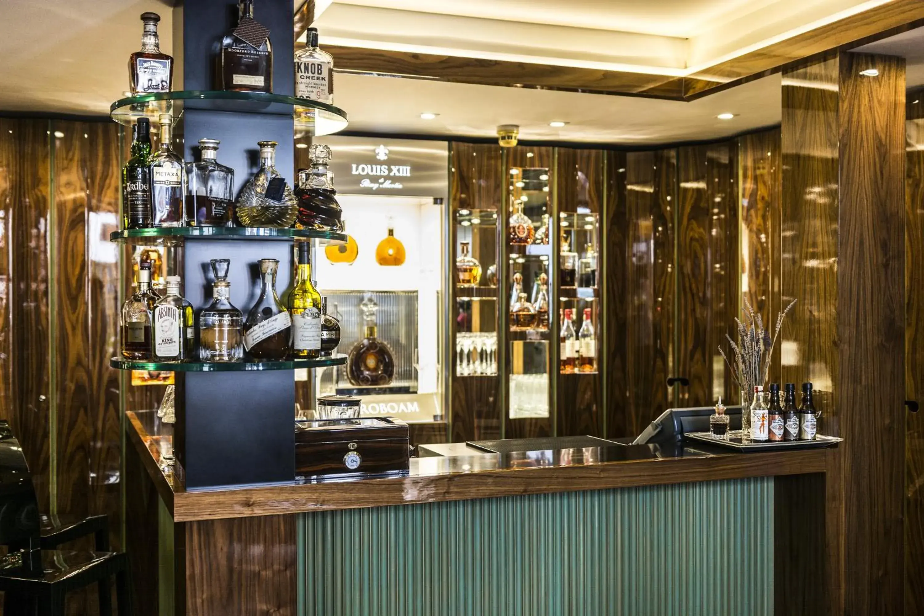 Property building in Golden Well Property building in Golden Well