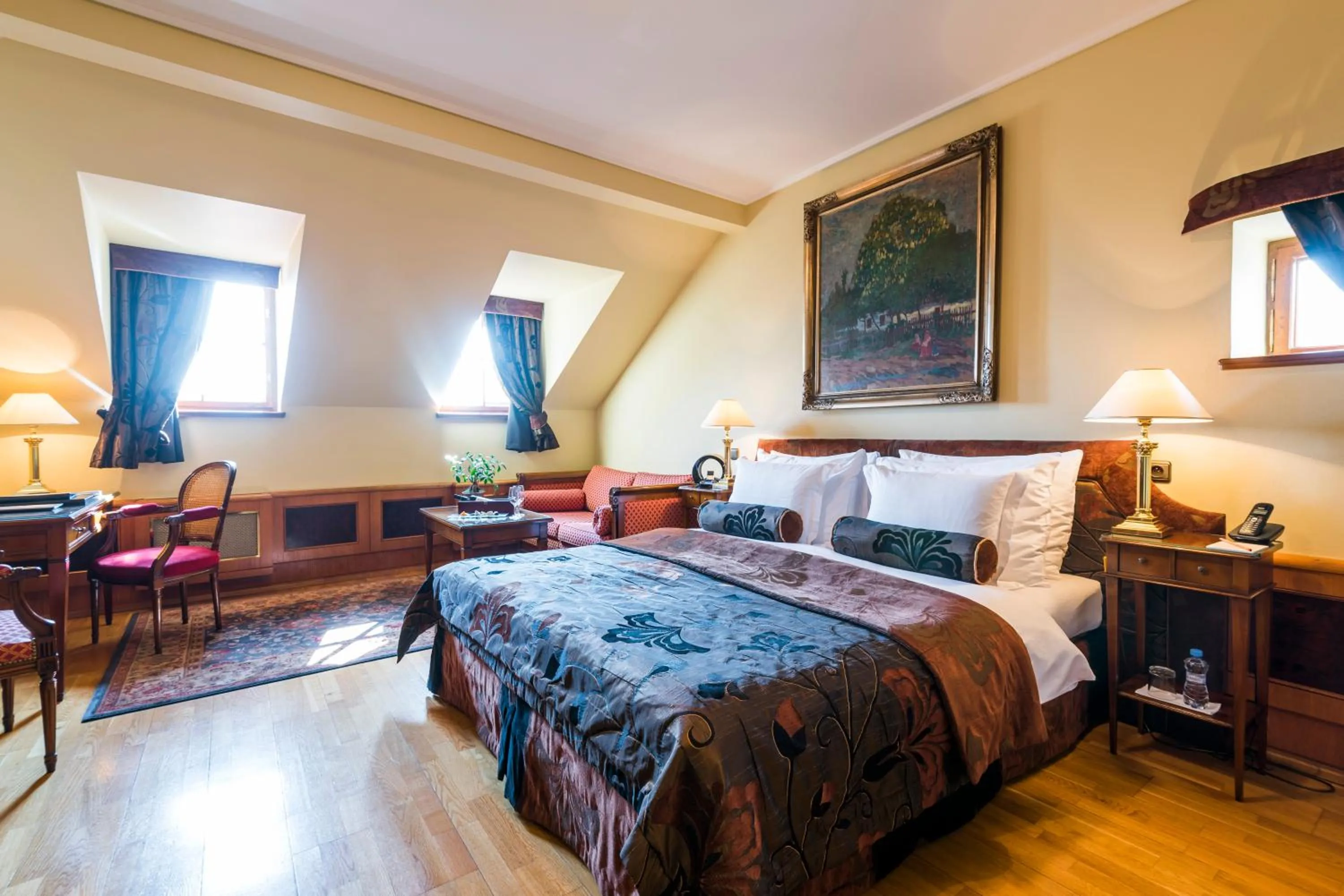 Bedroom, Bed in Golden Well