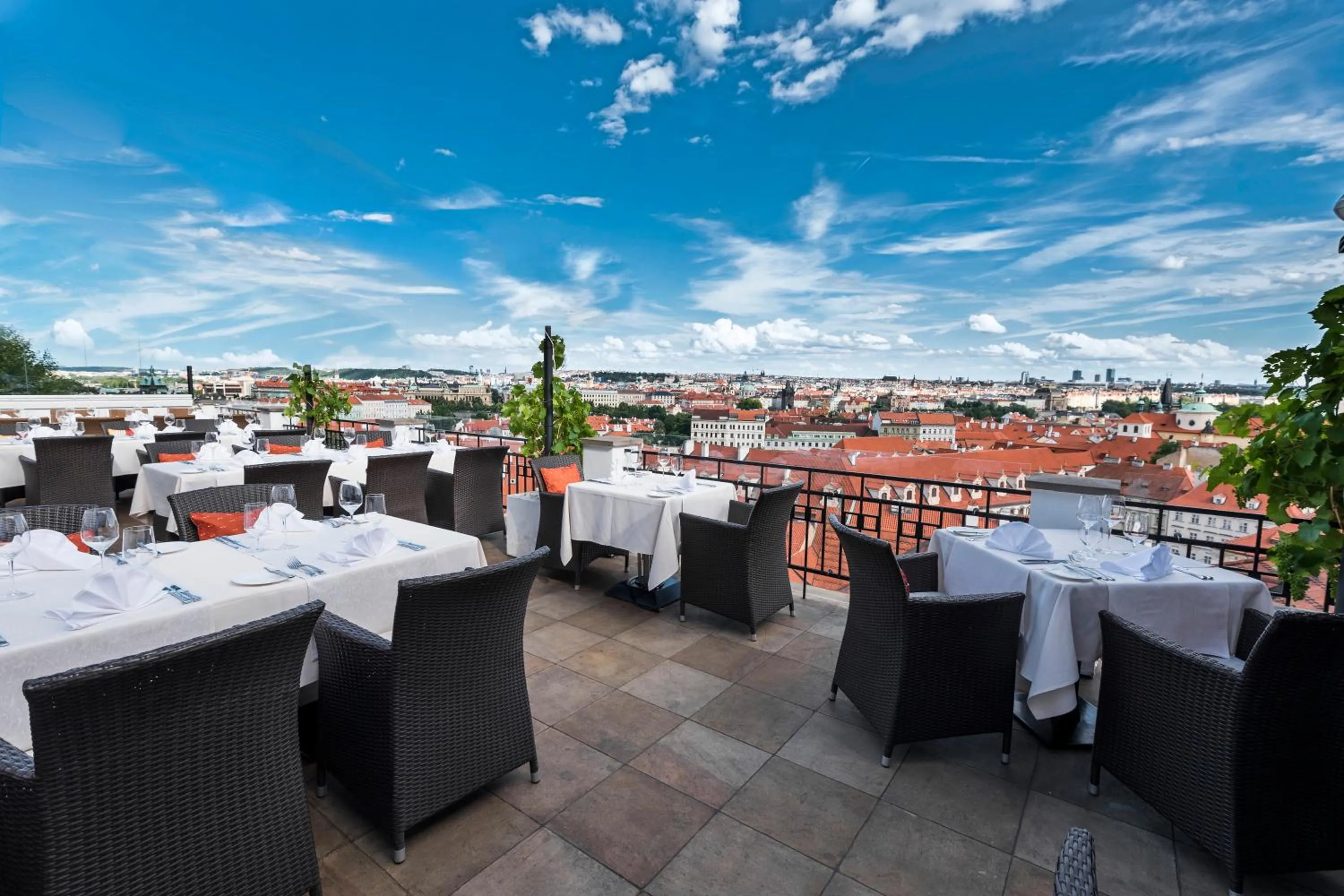 Restaurant/places to eat in Golden Well