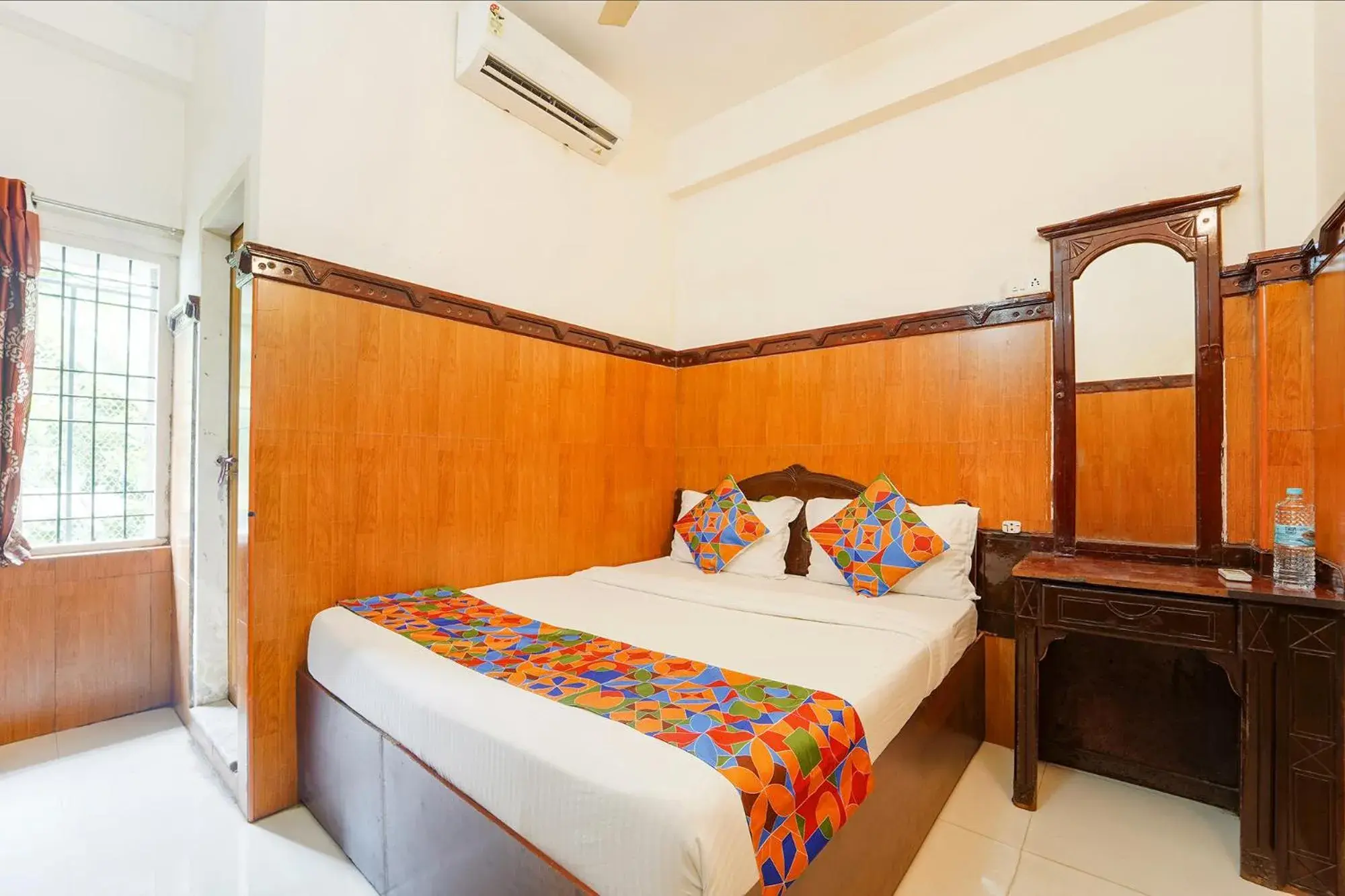 Budget Double Room in Ascot Hotel Budget Double Room in Ascot Hotel