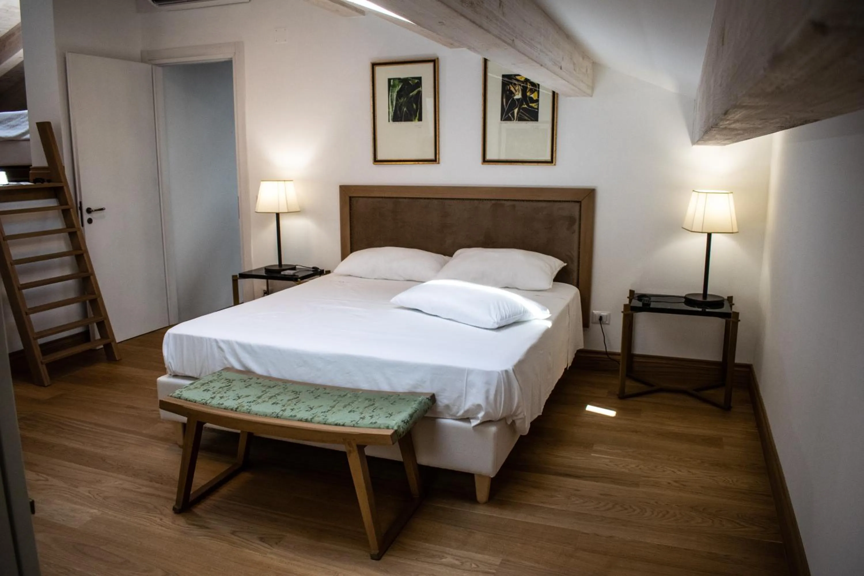 Photo of the whole room, Bed in RESIDENZA BALIOS