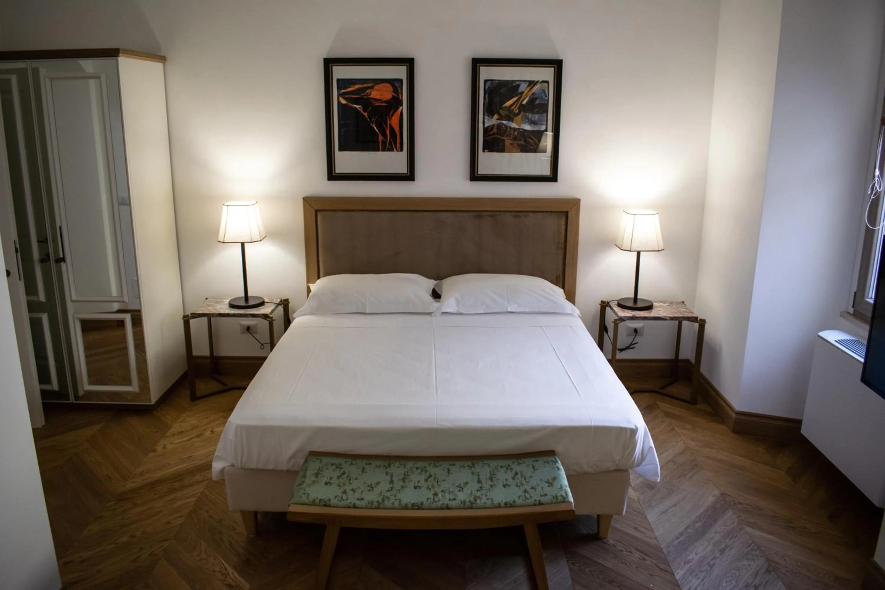 Photo of the whole room, Bed in RESIDENZA BALIOS