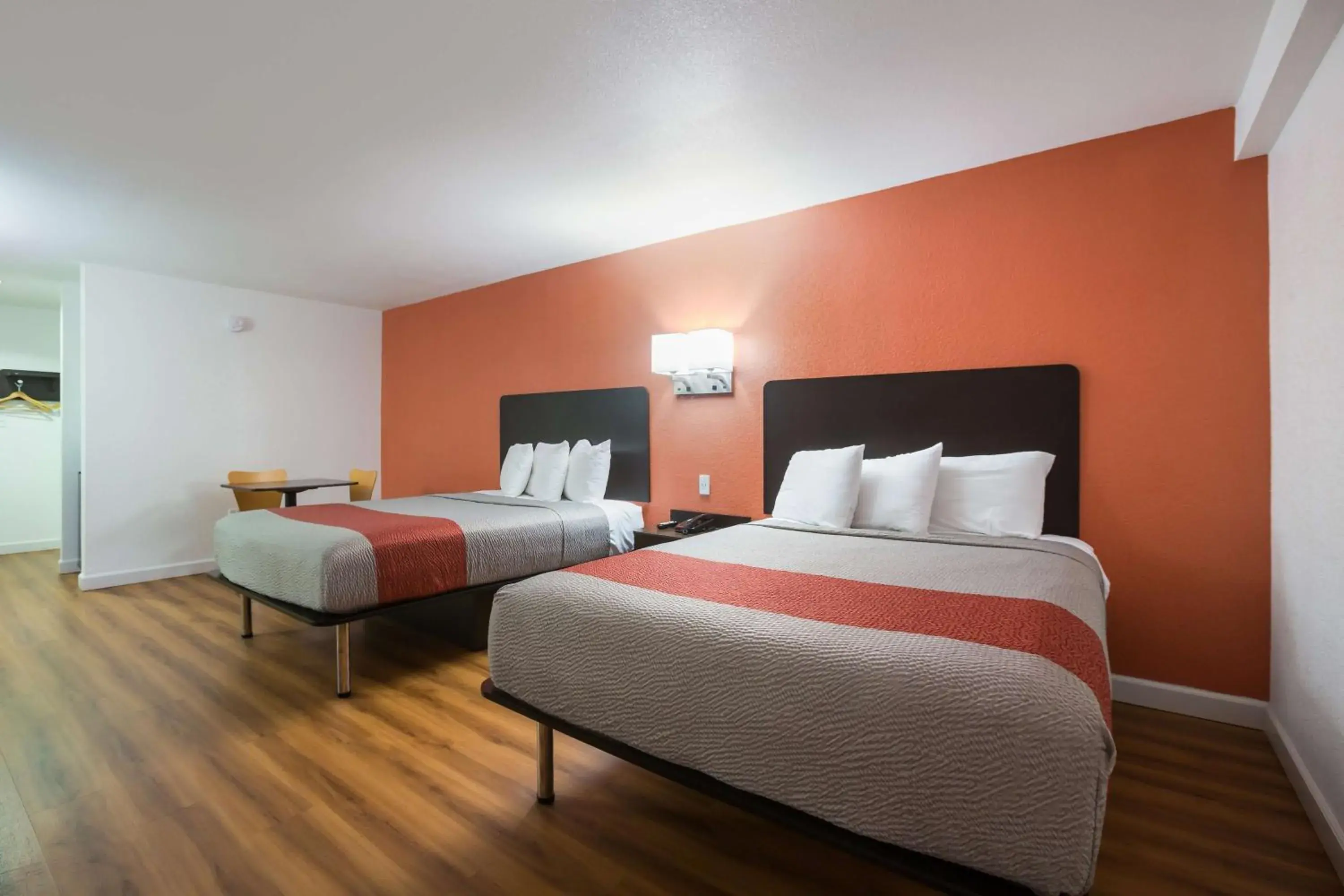 Bedroom, Bed in Motel 6-Suwanee, GA - Gwinnett Center Bedroom, Bed in Motel 6-Suwanee, GA - Gwinnett Center