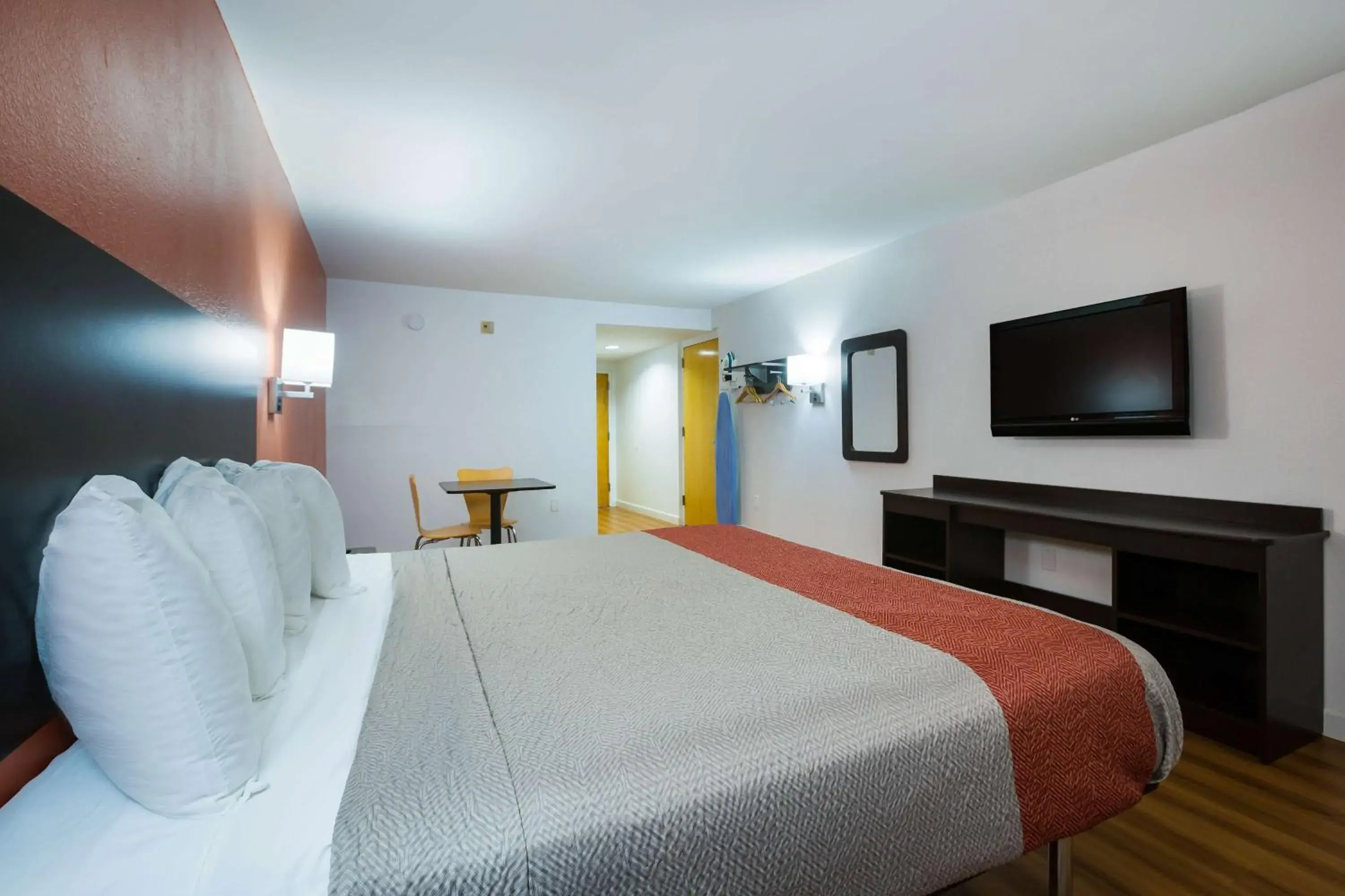 Photo of the whole room, Bed in Motel 6-Suwanee, GA - Gwinnett Center Photo of the whole room, Bed in Motel 6-Suwanee, GA - Gwinnett Center