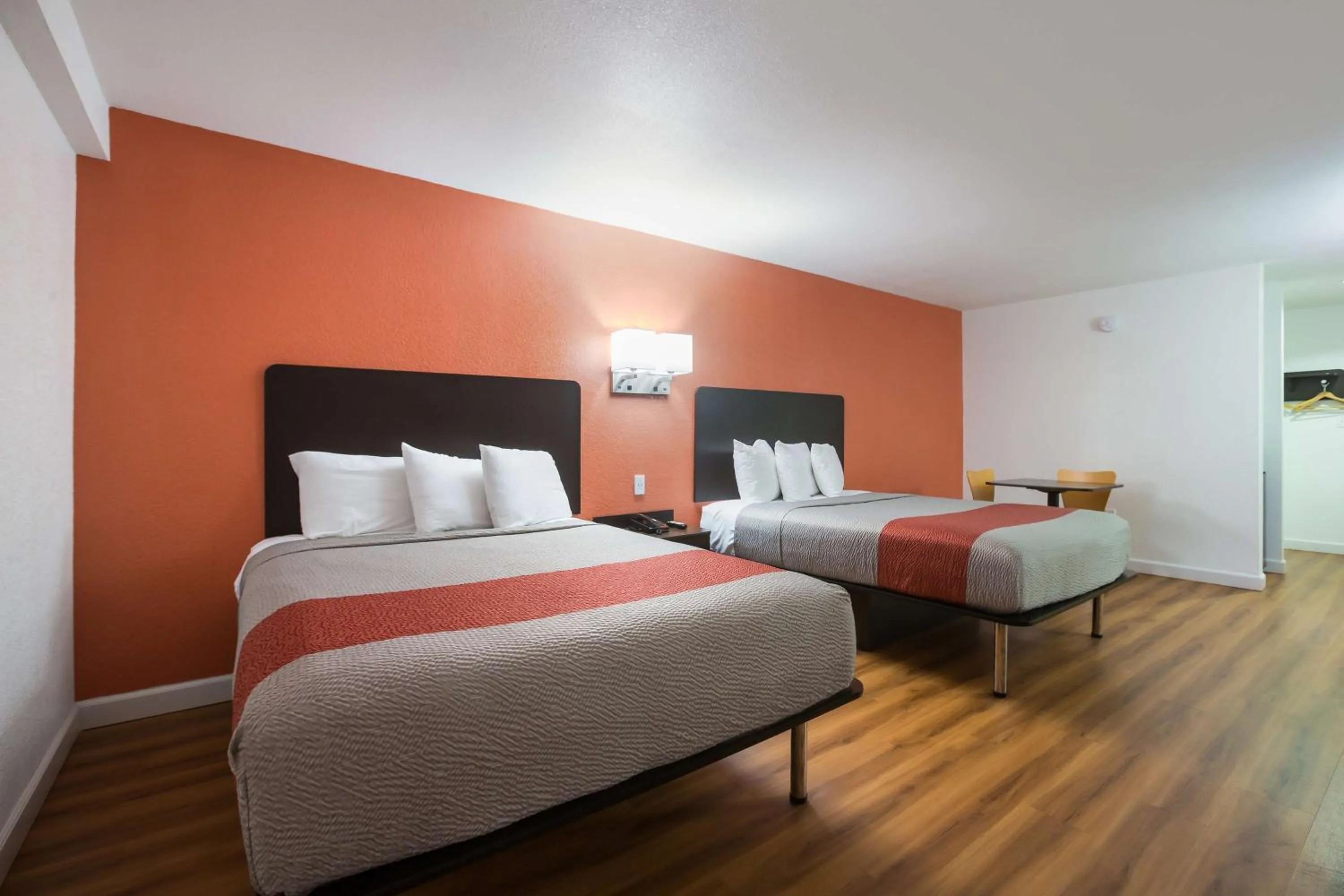 Photo of the whole room, Bed in Motel 6-Suwanee, GA - Gwinnett Center