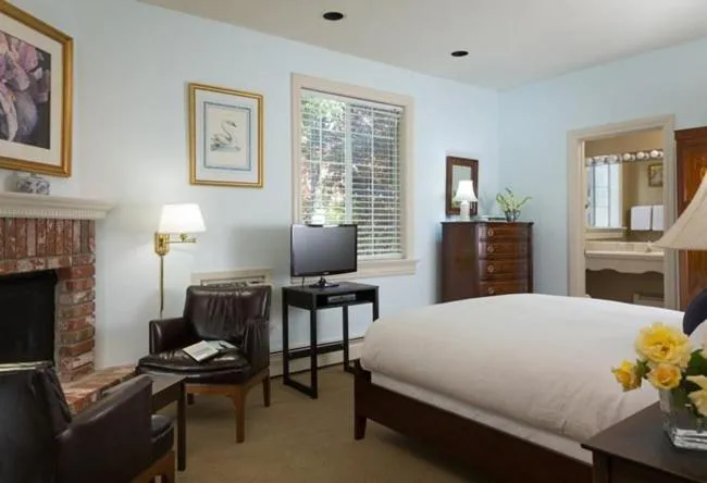 Bed in Inn at Occidental