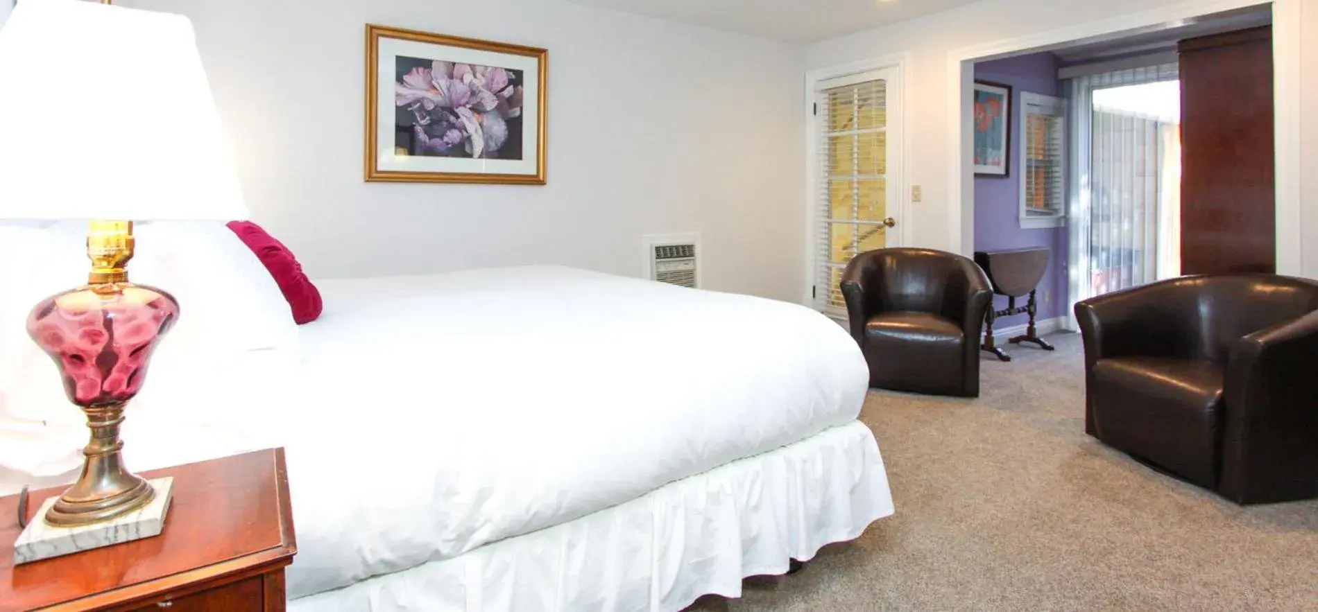 Bed in Inn at Occidental Bed in Inn at Occidental