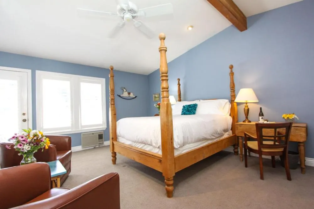 Bed in Inn at Occidental