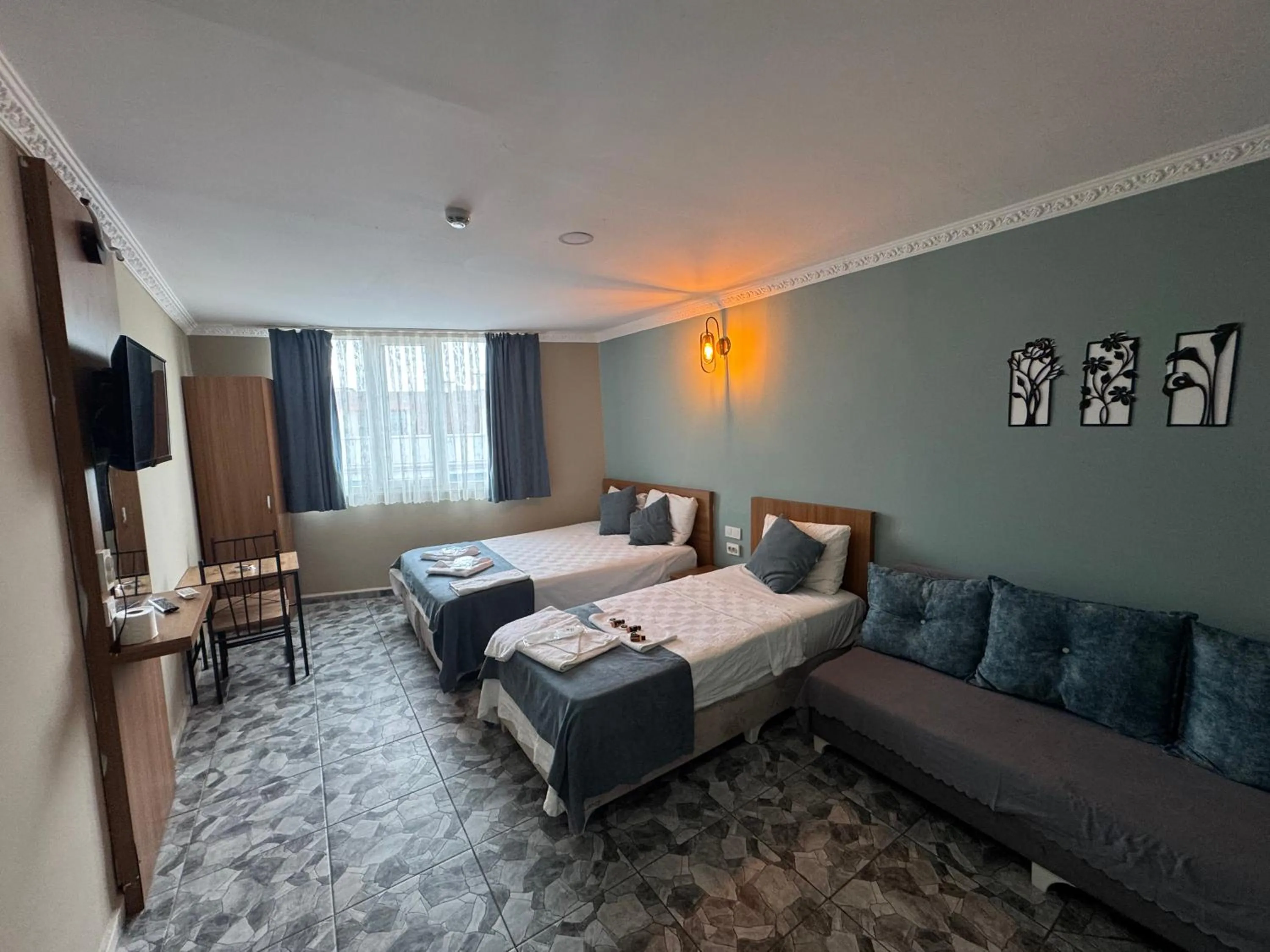 Communal lounge/ TV room, Bed in ERSOY EGE APART OTEL