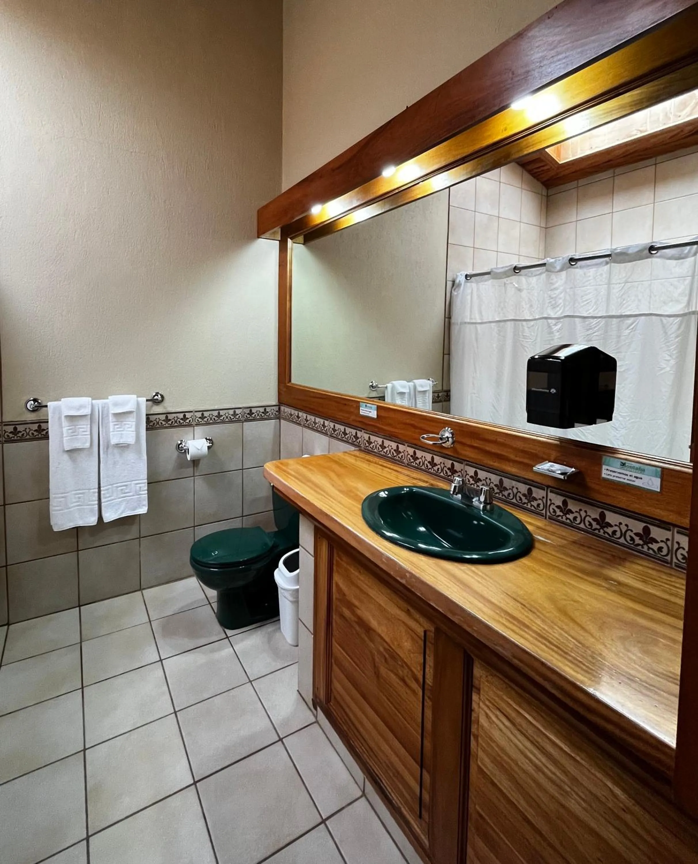 Bathroom in Hotel Montaña Monteverde