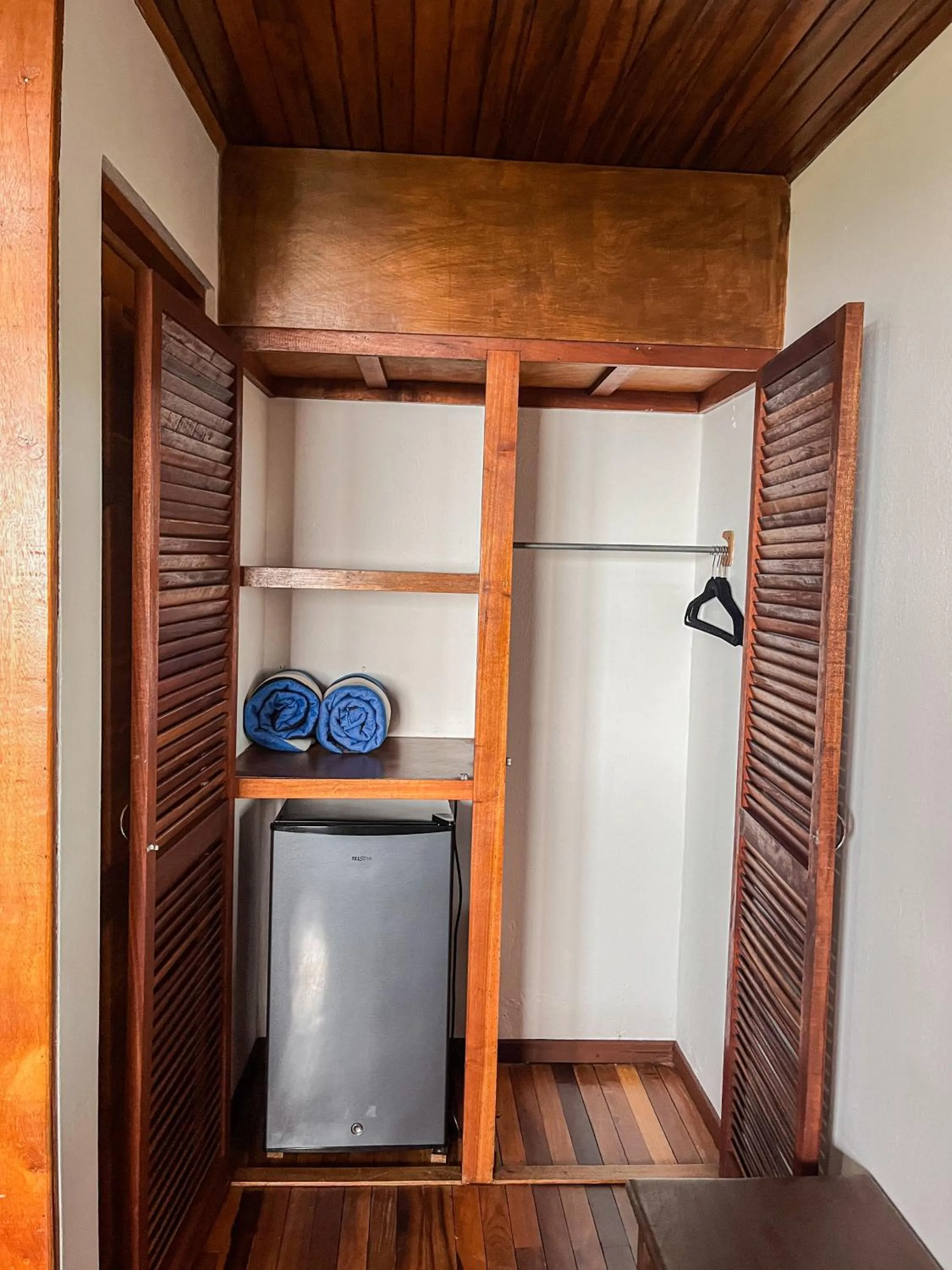 minibar in Hotel Montaña Monteverde