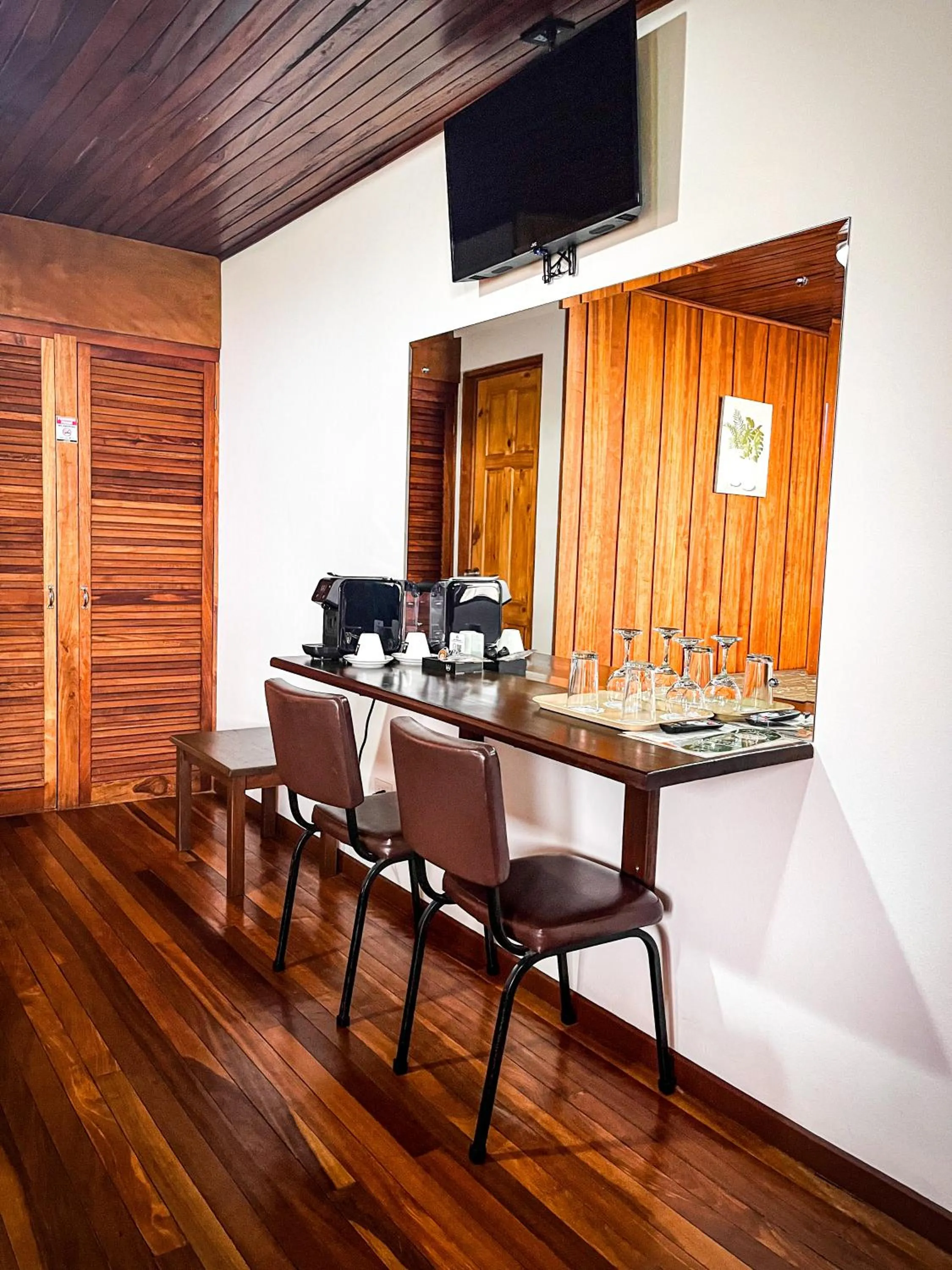 TV and multimedia in Hotel Montaña Monteverde